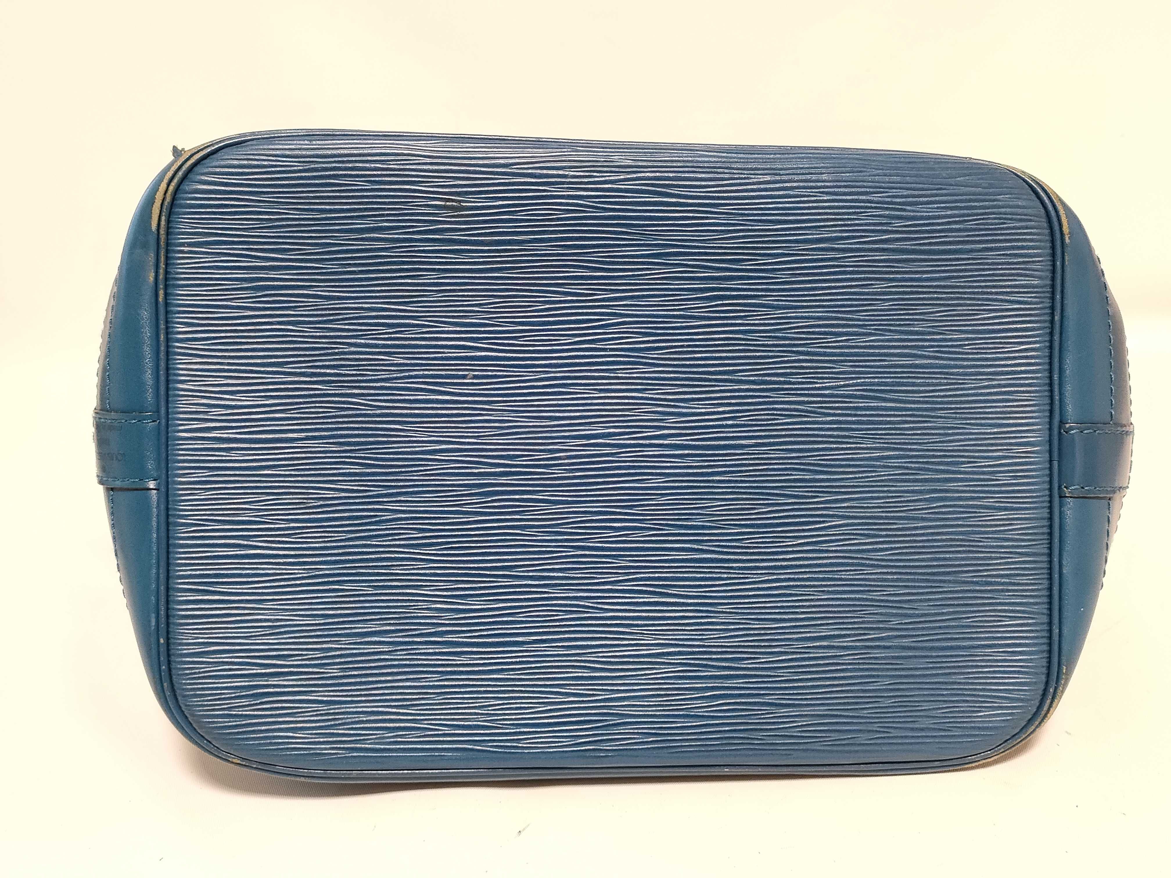 Epi Noe Blue Shoulder Bag — view 4
