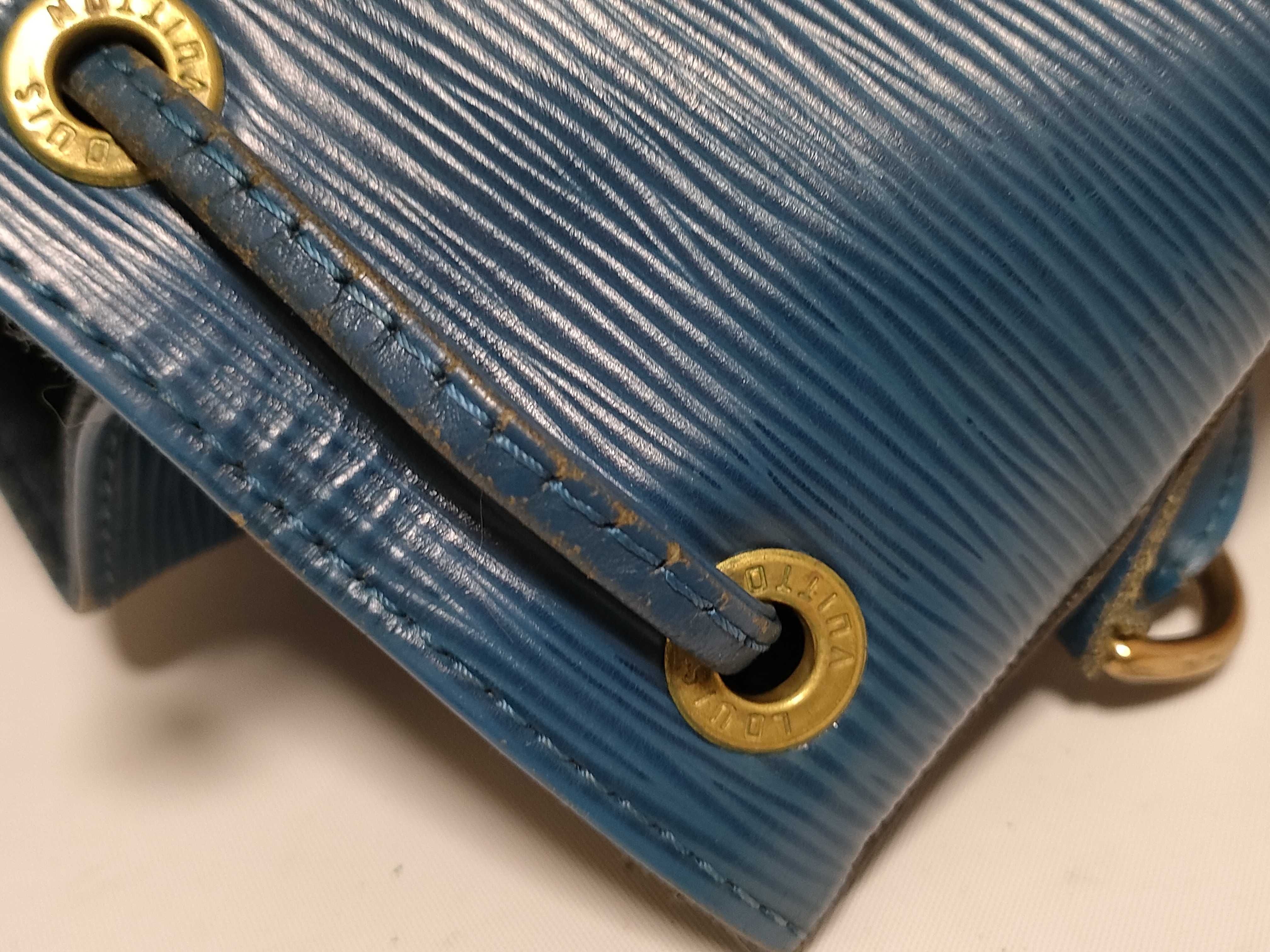 Epi Noe Blue Shoulder Bag — view 10