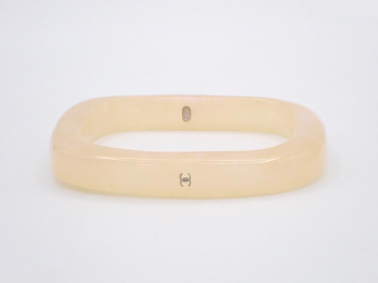 Square bangle, wrist circumference approximately 20 cm