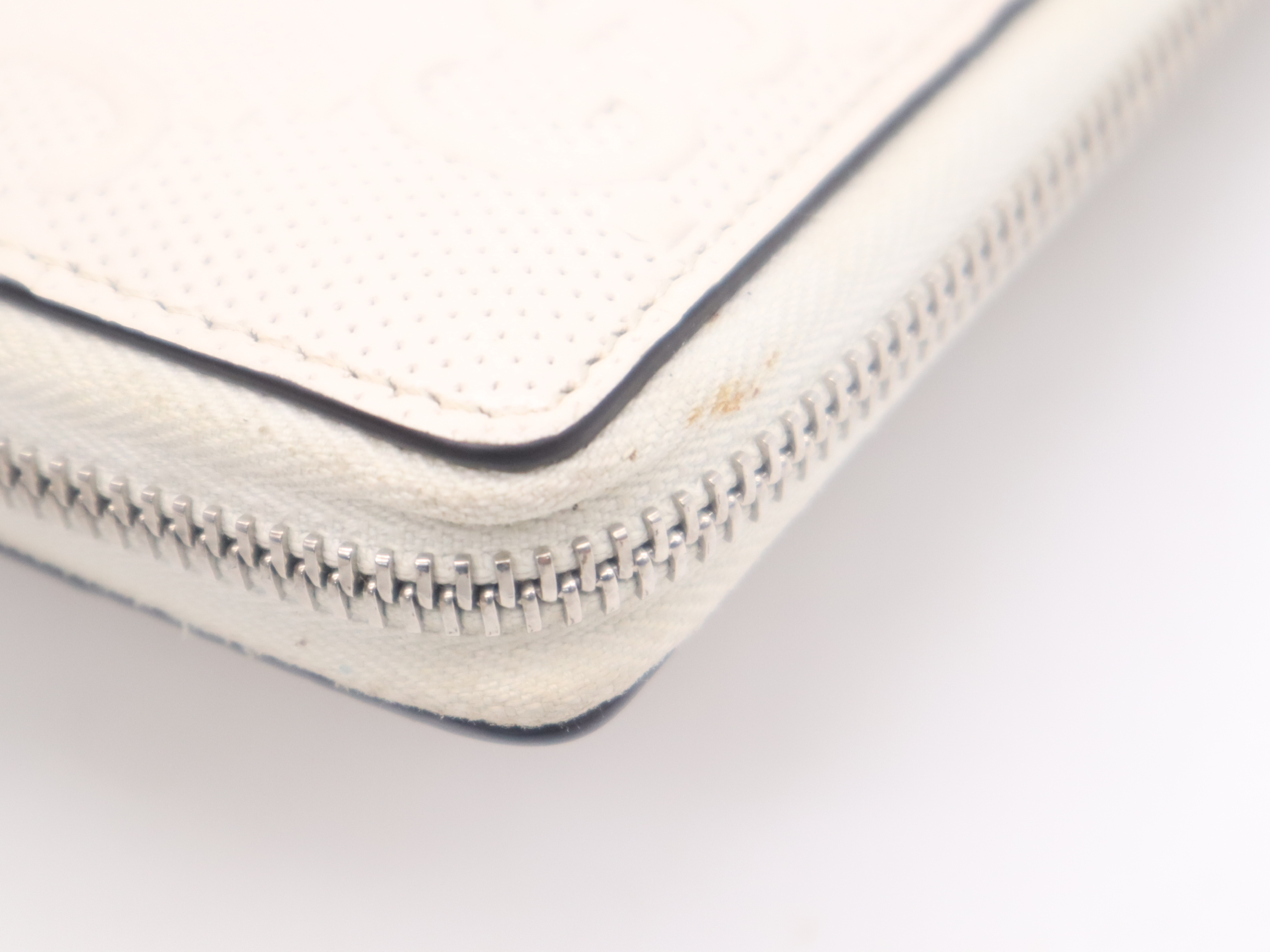 625558 Leather GG Embossed Zip Around Wallet, White, with Dust Bag and Box. — view 6