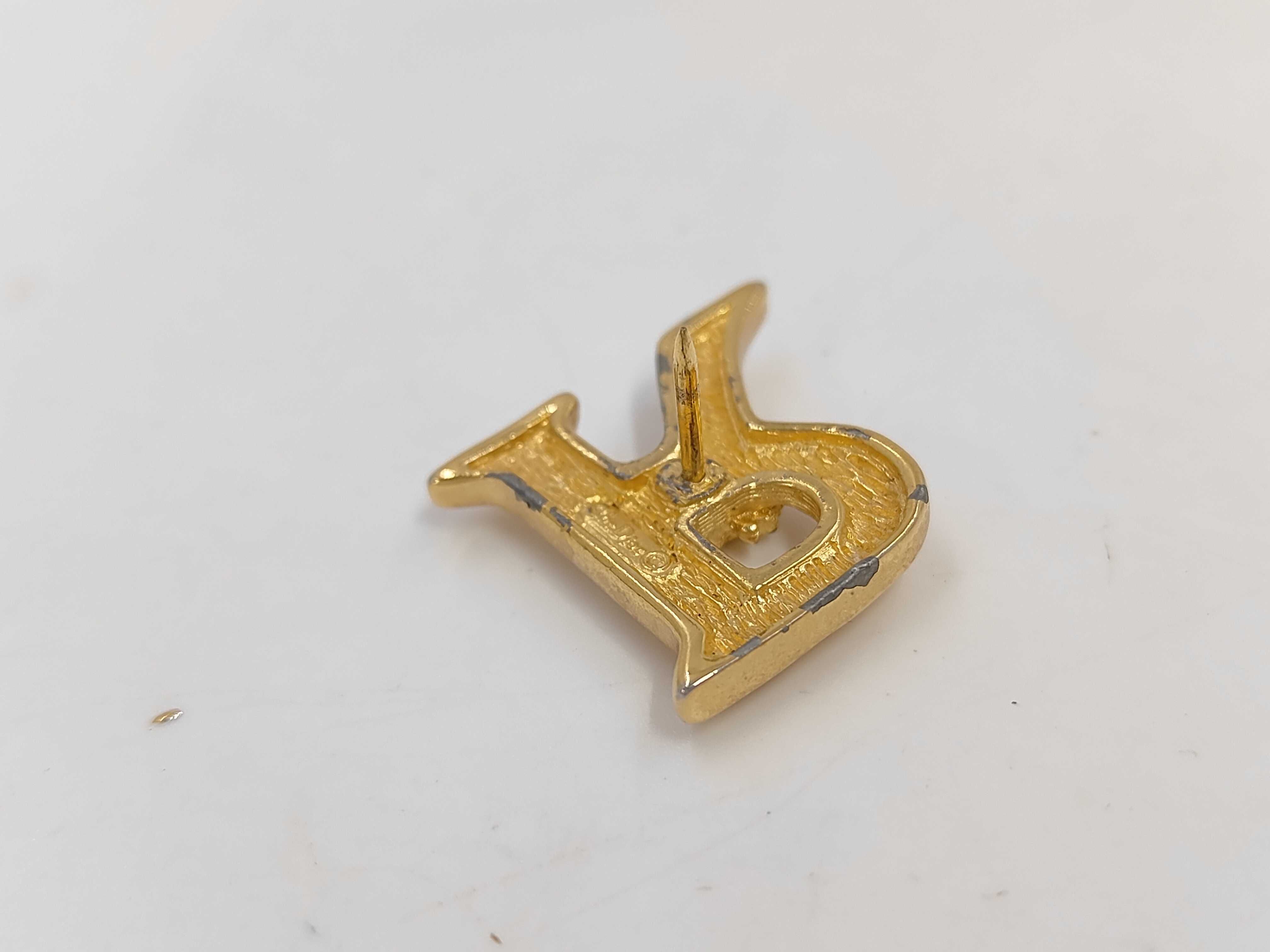 R logo earrings — view 4