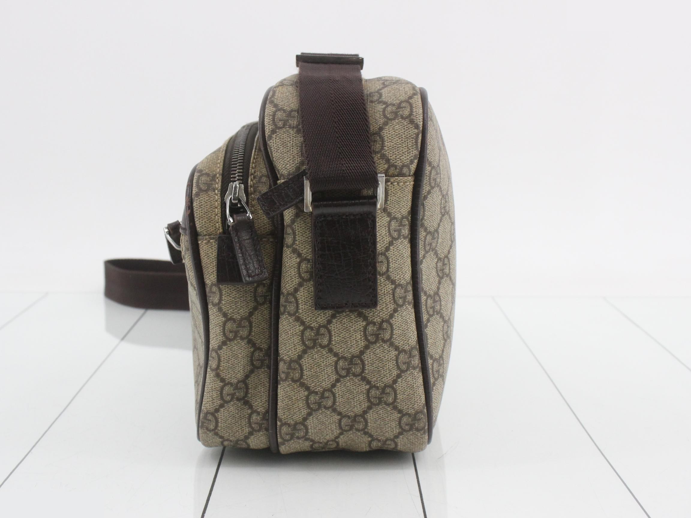 GG Supreme Shoulder Bag — view 3