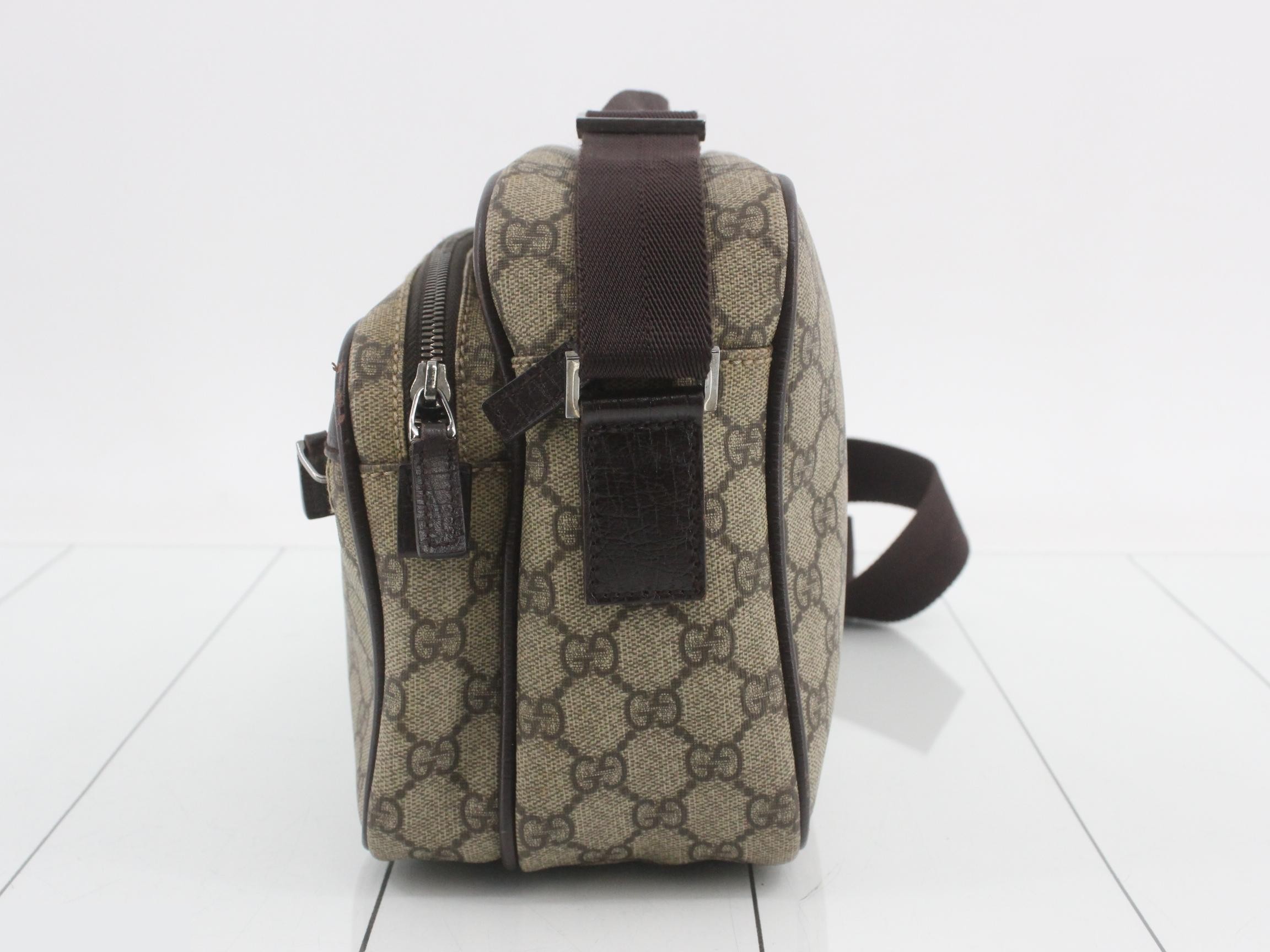 GG Supreme Shoulder Bag — view 4