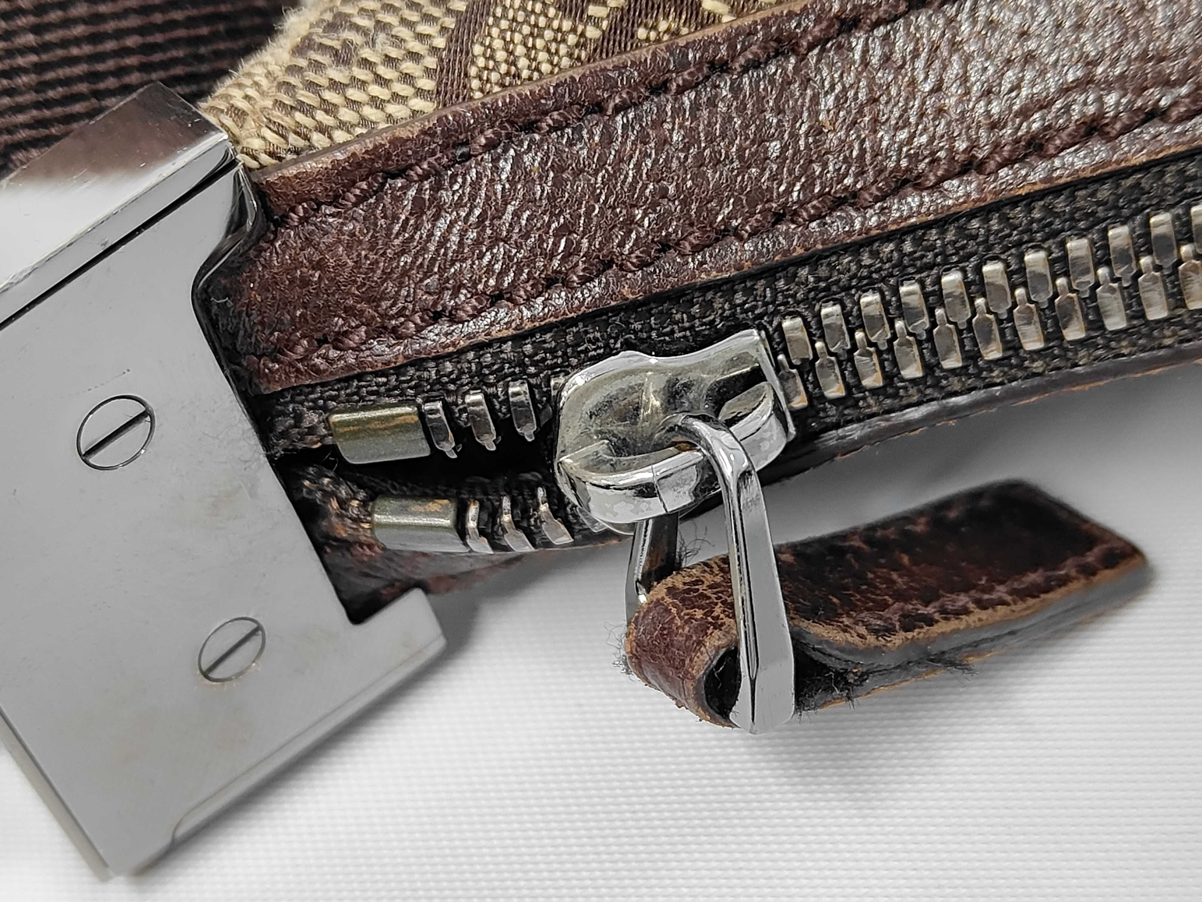 Gucci GG Canvas Shoulder Bag — view 8