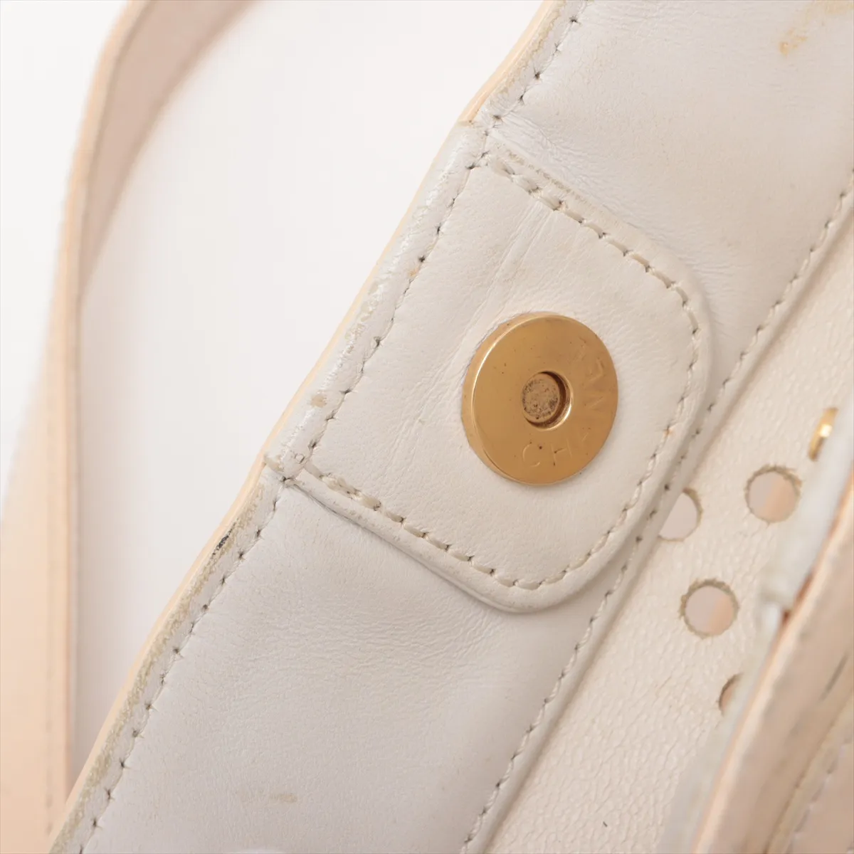 Cocomark Patent Leather Chain Shoulder Bag Beige Gold Hardware 8879726 No. 8 — view 11