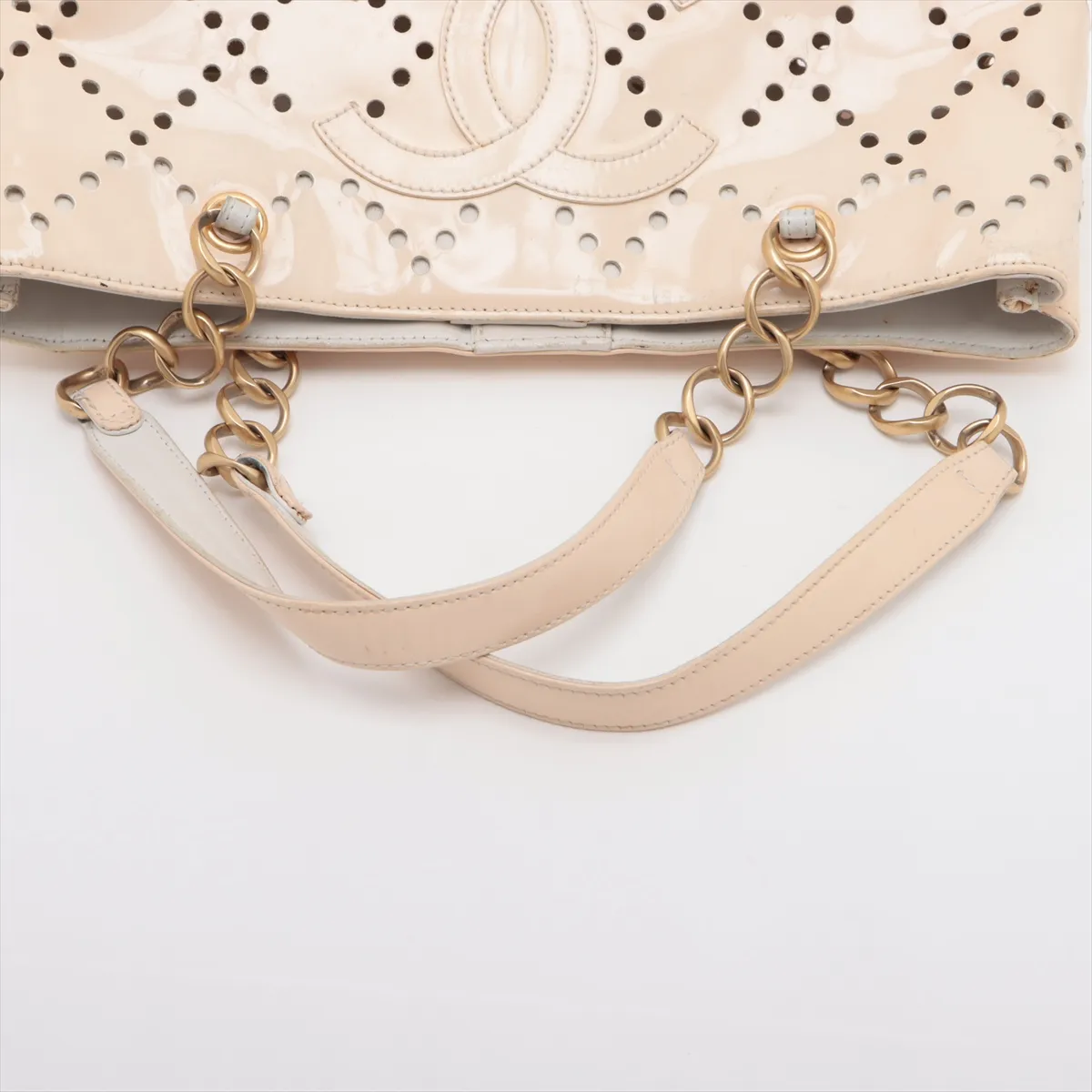 Cocomark Patent Leather Chain Shoulder Bag Beige Gold Hardware 8879726 No. 8 — view 5