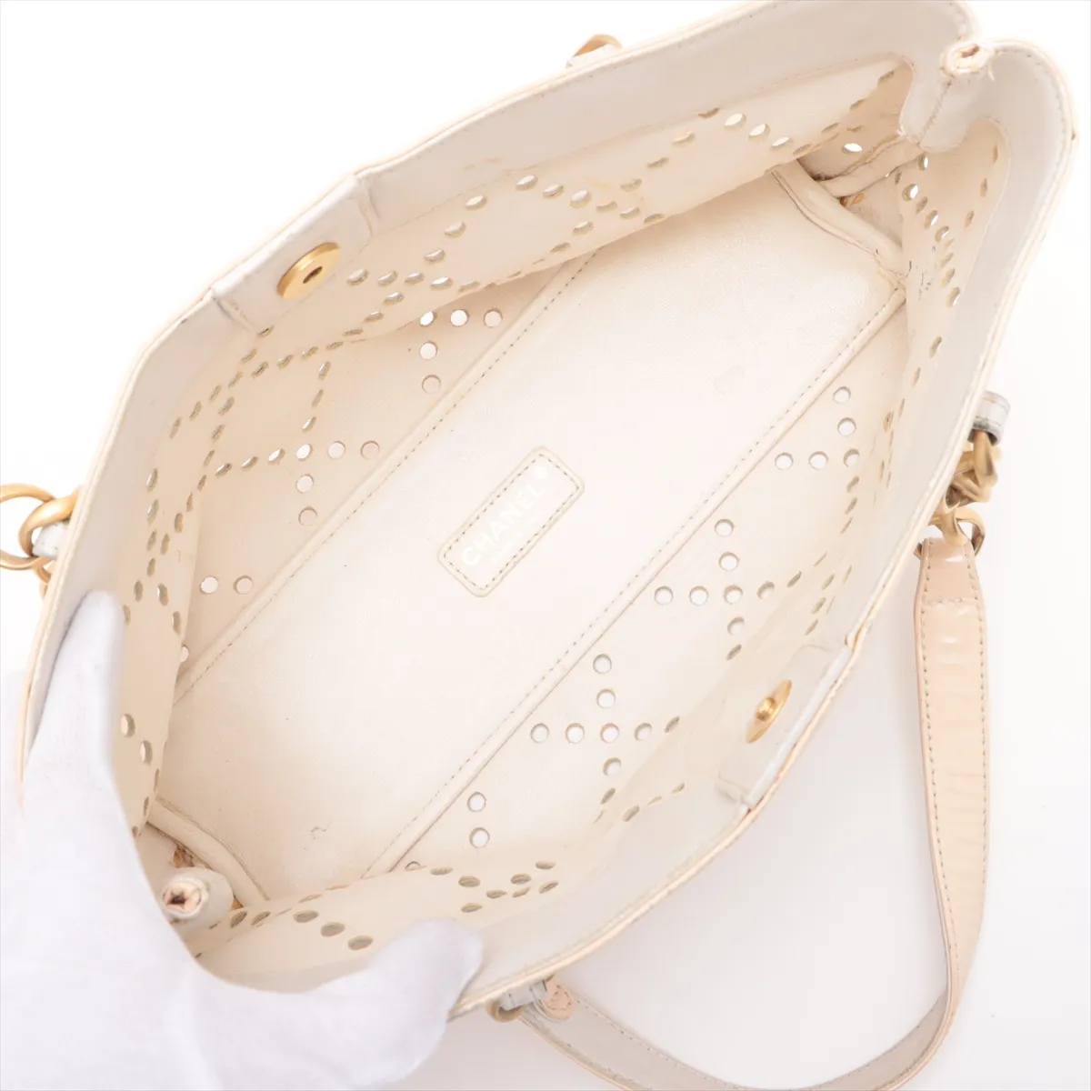 Cocomark Patent Leather Chain Shoulder Bag Beige Gold Hardware 8879726 No. 8 — view 7