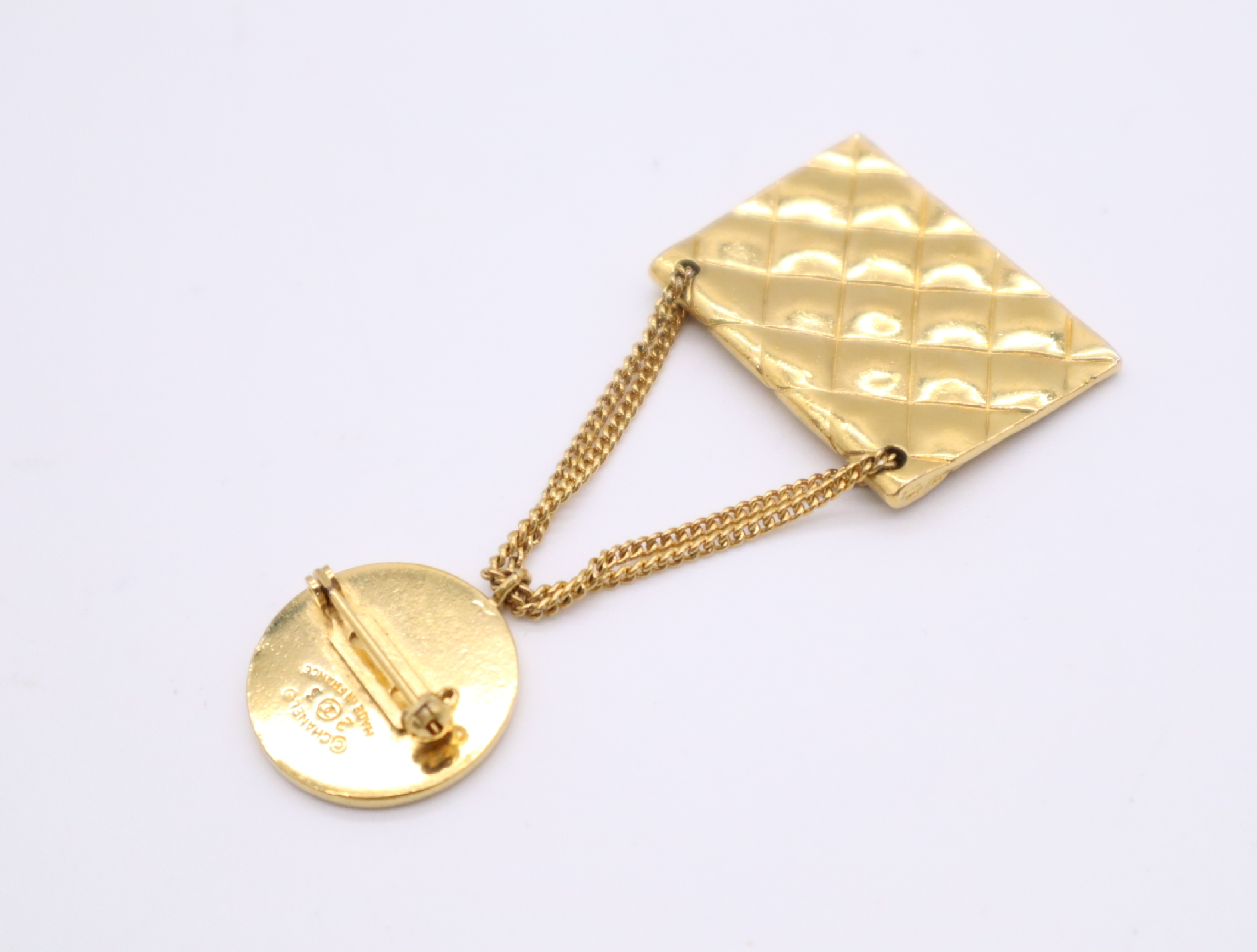 Metal Matelassé Bug Motif Vintage Brooch Gold Brooch — view 2