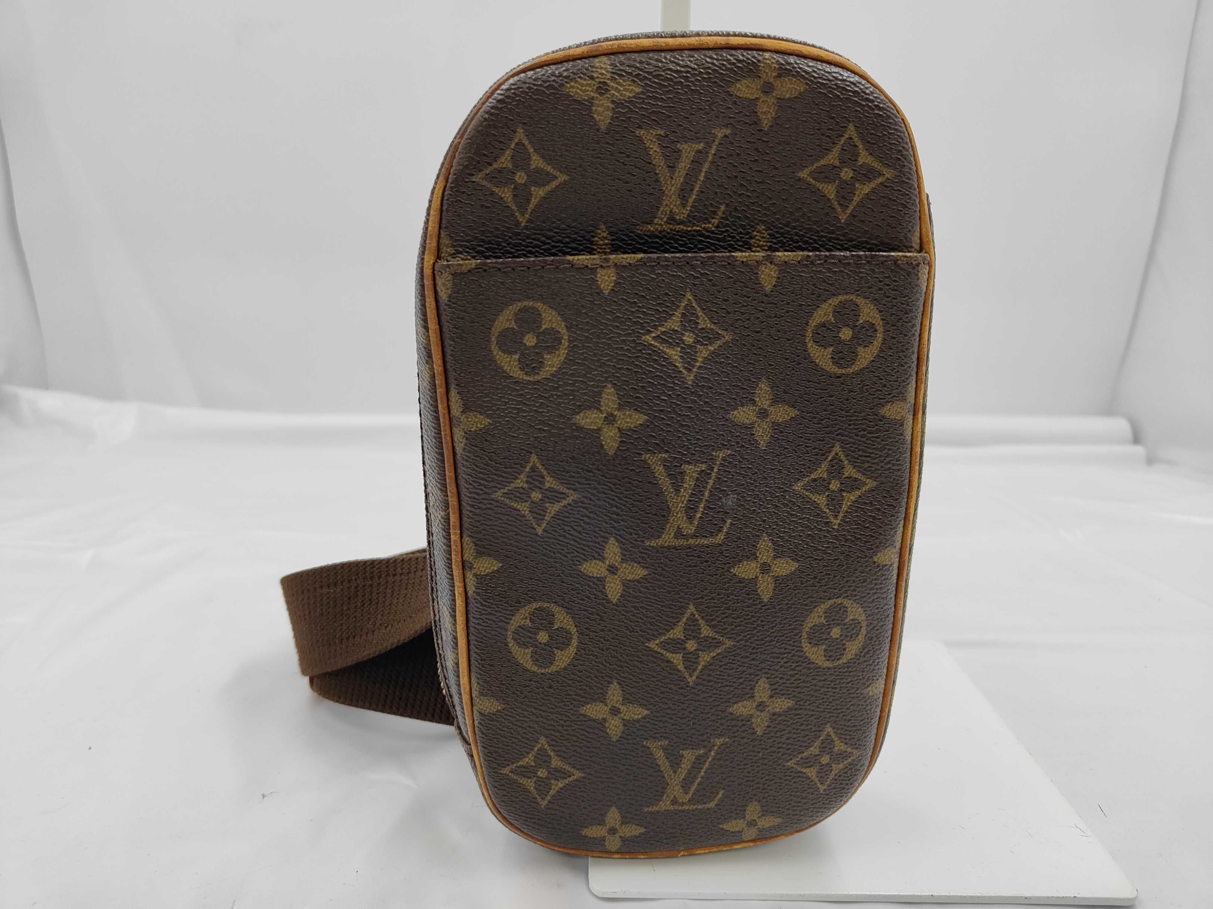 Gange Shoulder Bag