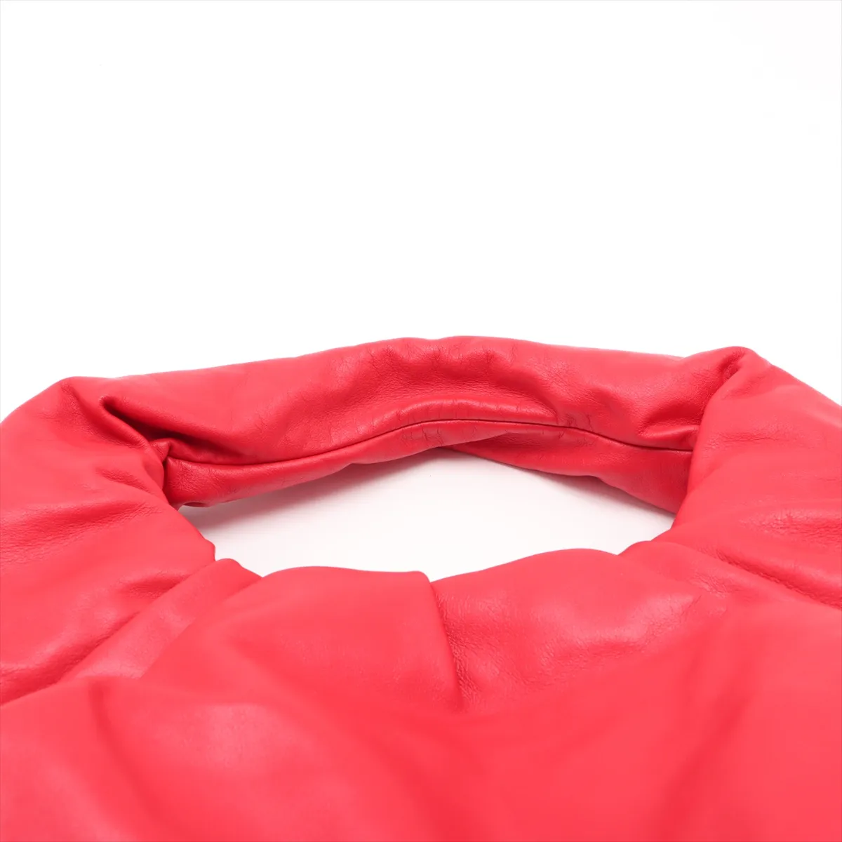 The Shoulder Pouch Leather Shoulder Bag Red — view 6