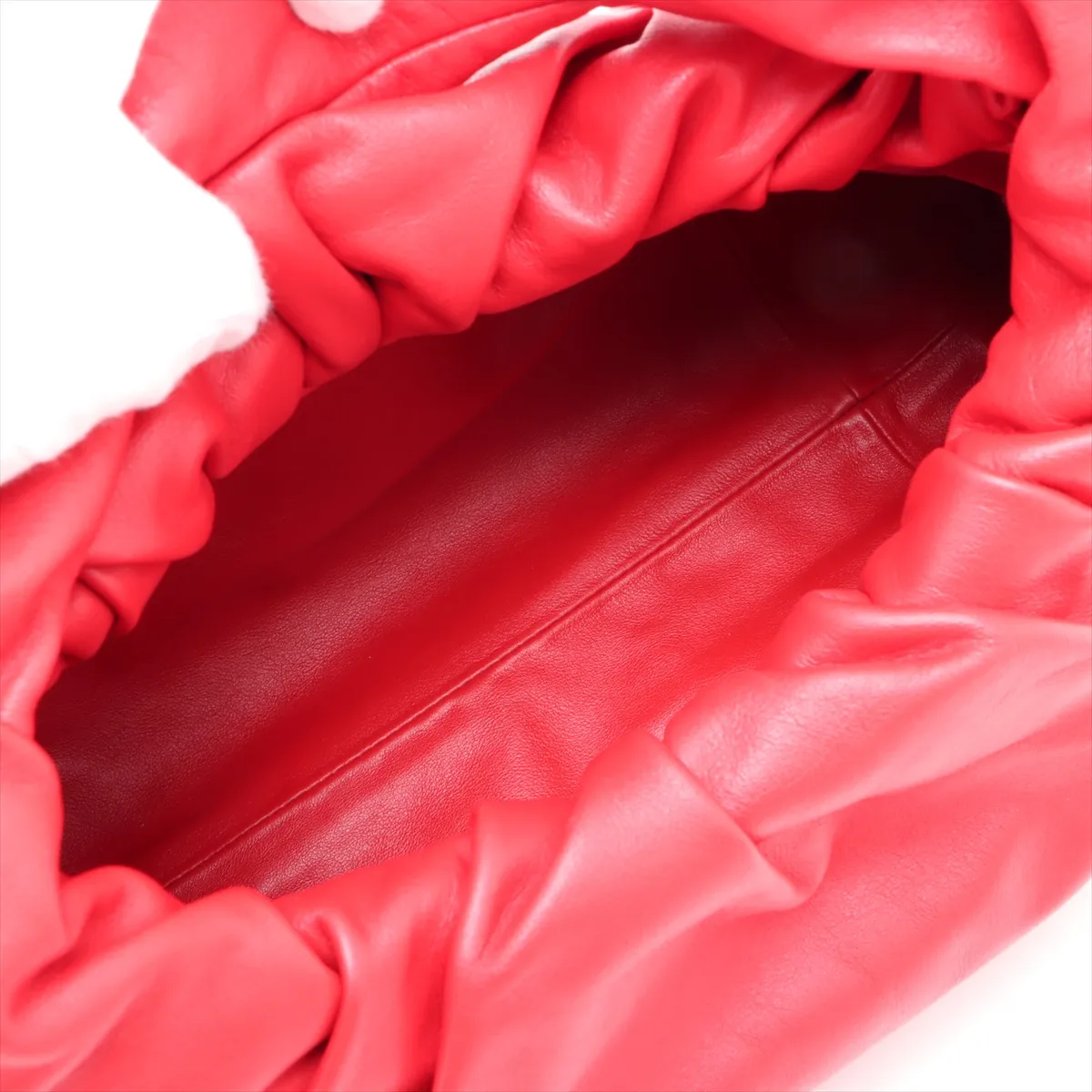 The Shoulder Pouch Leather Shoulder Bag Red — view 7