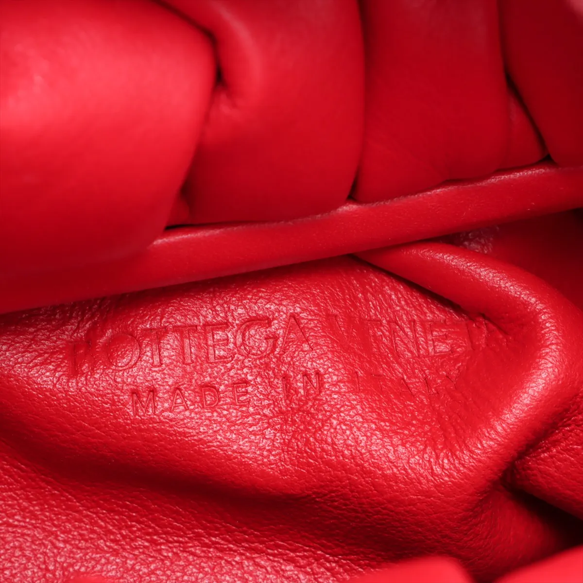 The Shoulder Pouch Leather Shoulder Bag Red — view 8