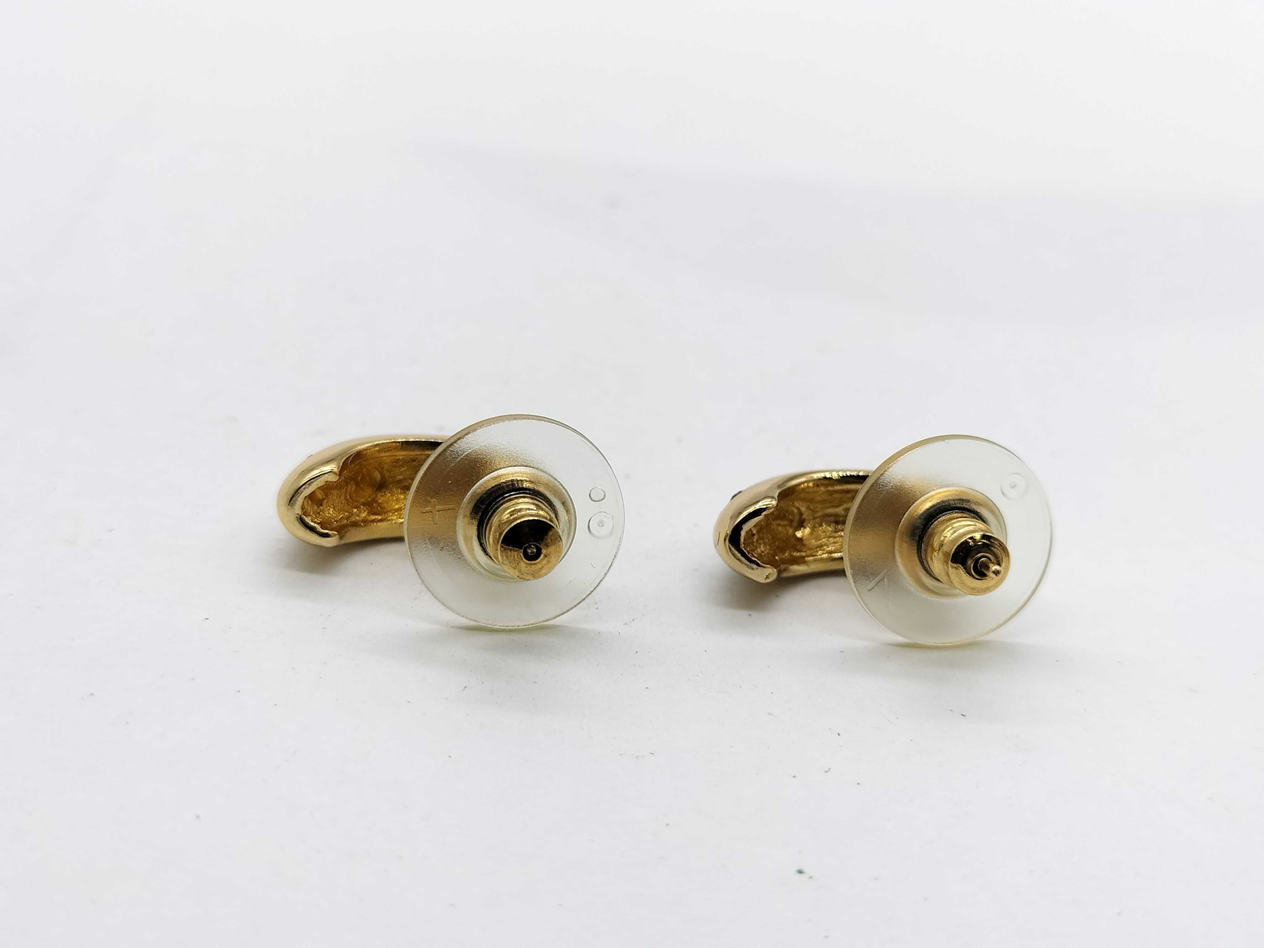 gold earrings — view 3