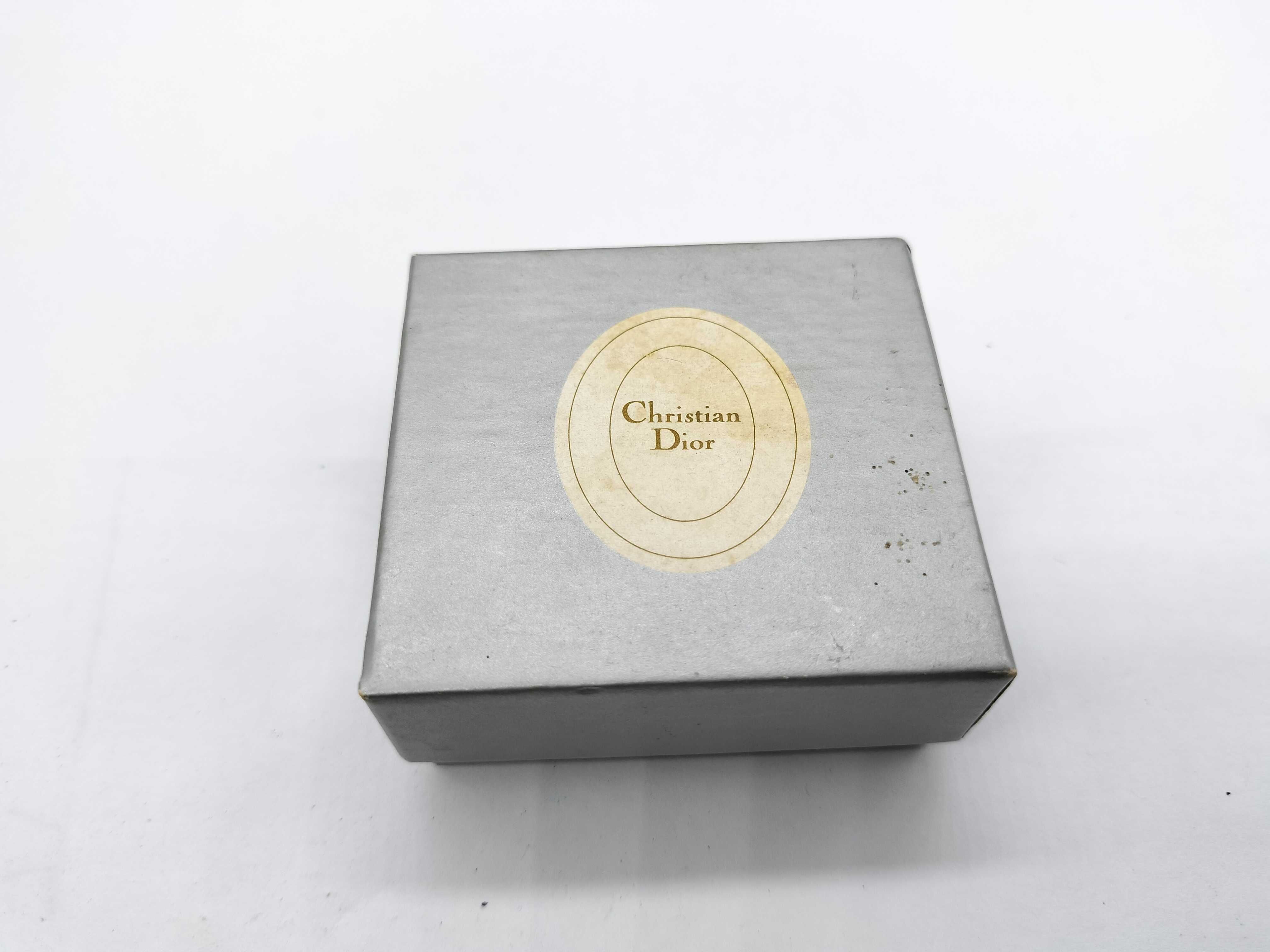 gold earrings — view 9
