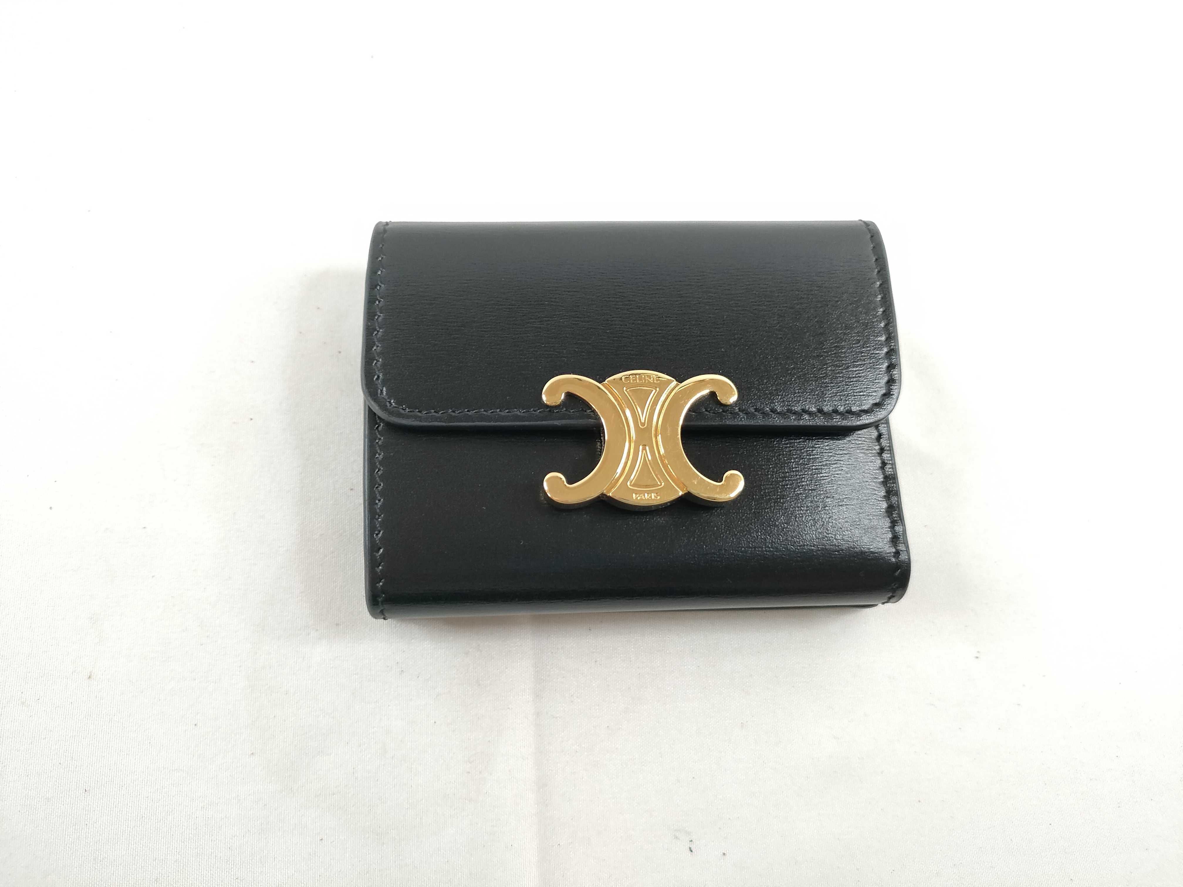 Triomphe Black Gold Hardware Wallet 8 Wallet