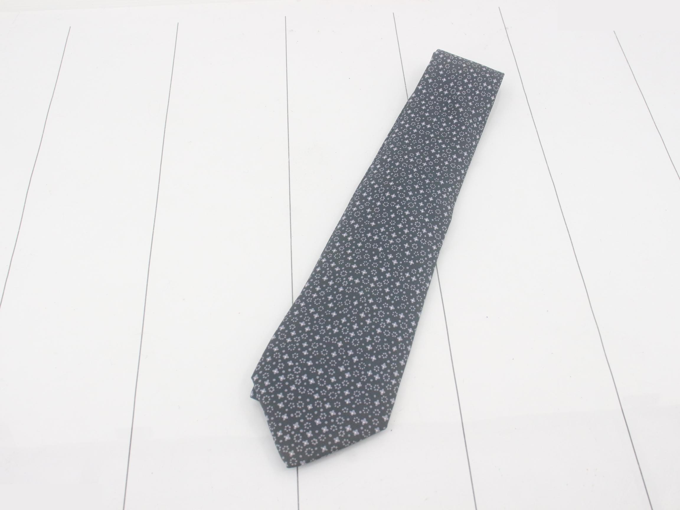 Silk necktie