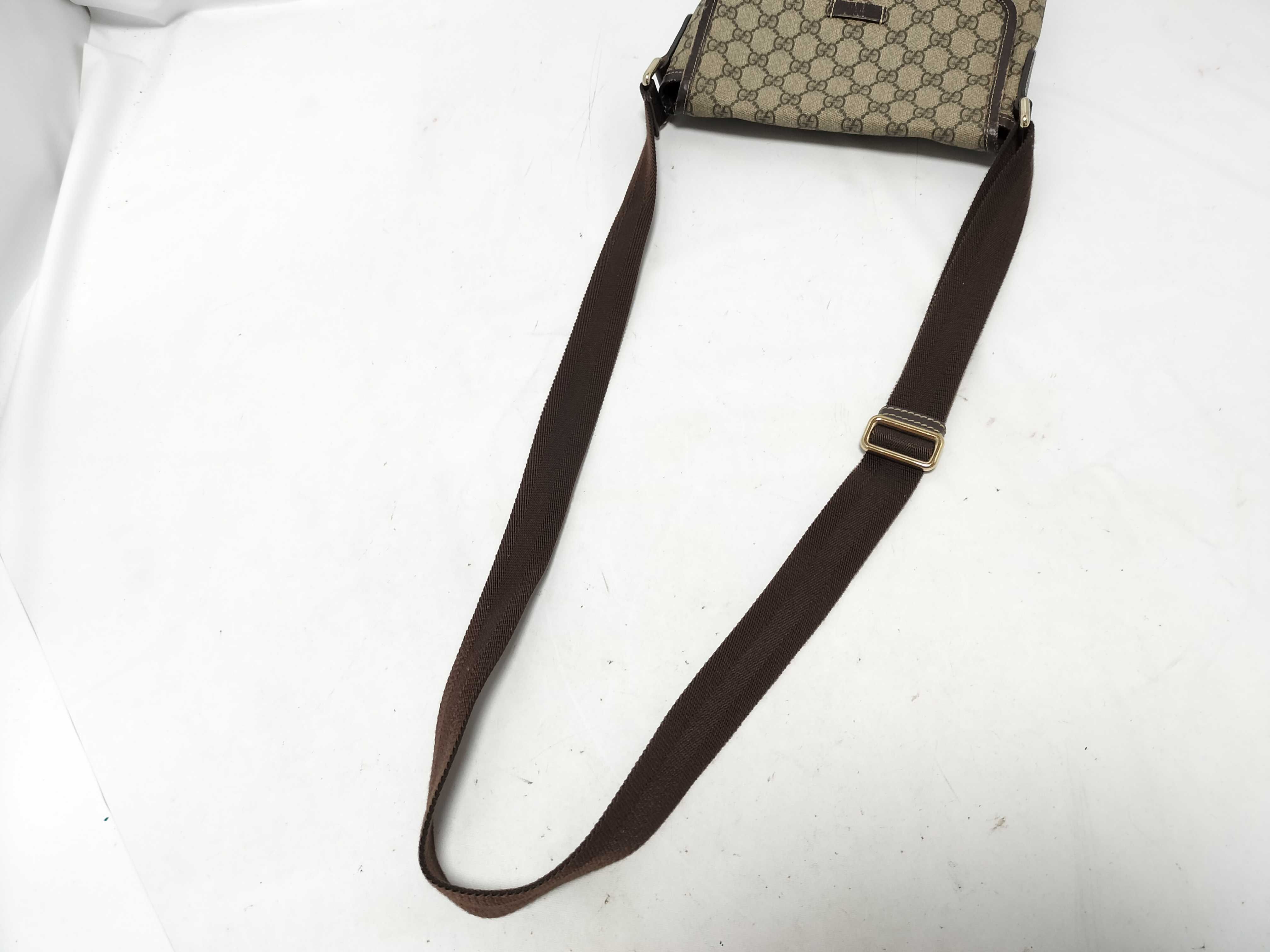 GG Supreme Shoulder Bag — view 3
