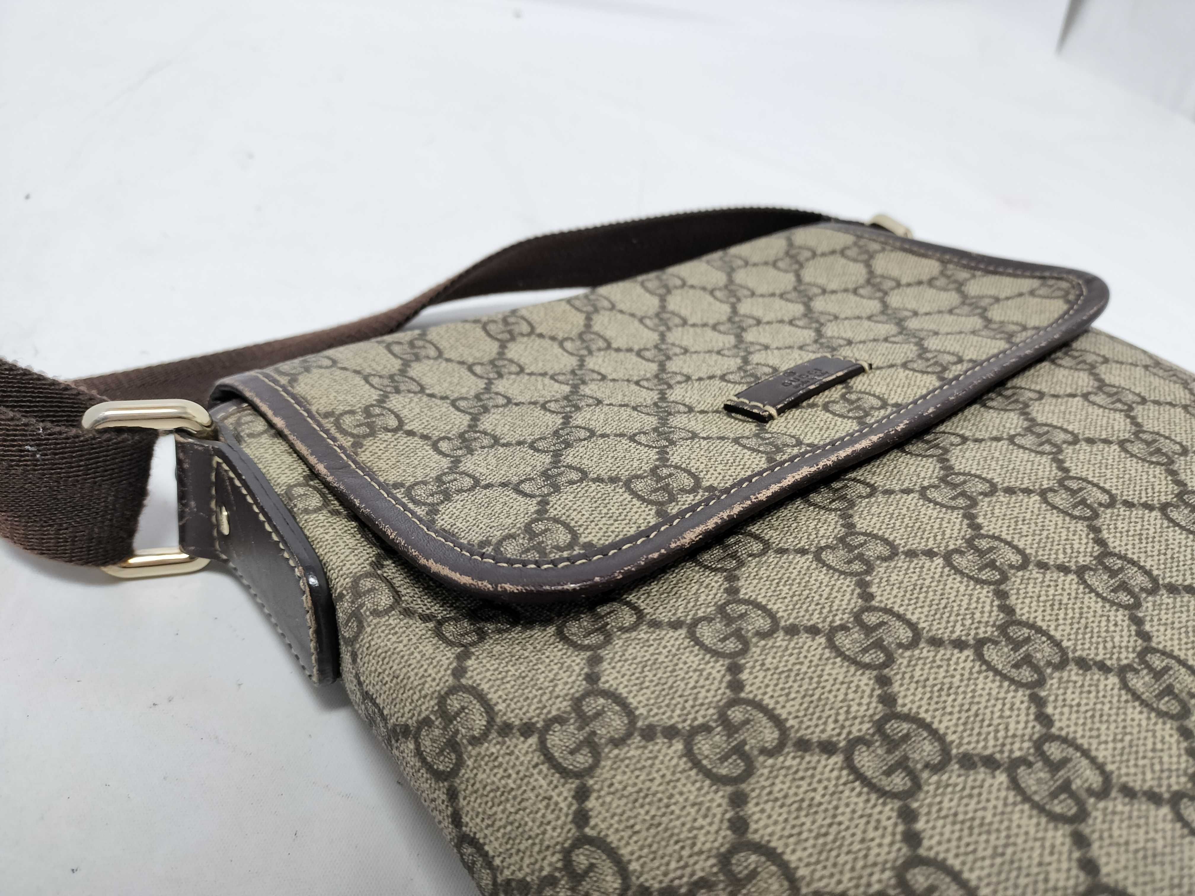 GG Supreme Shoulder Bag — view 8