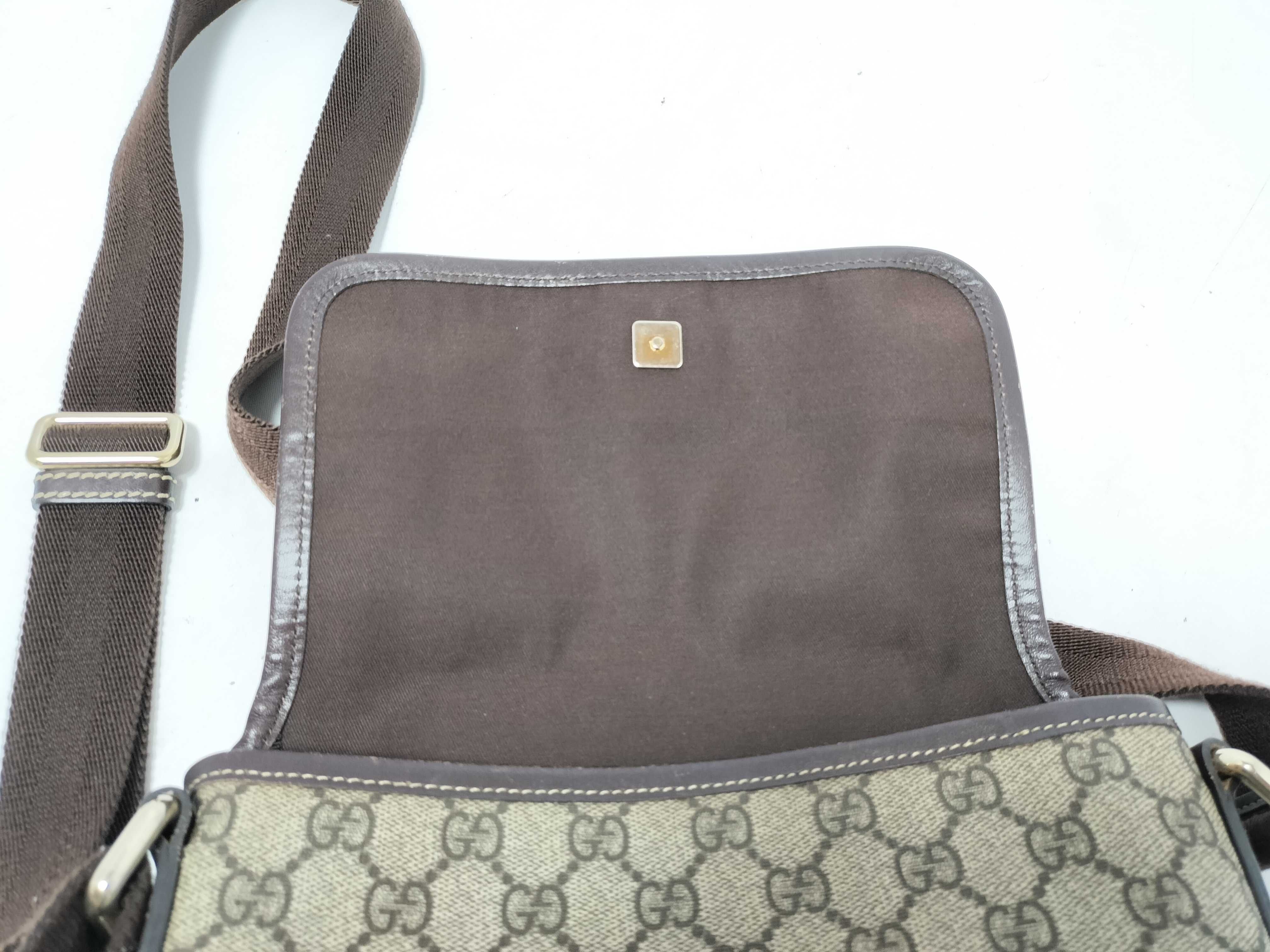 GG Supreme Shoulder Bag — view 9