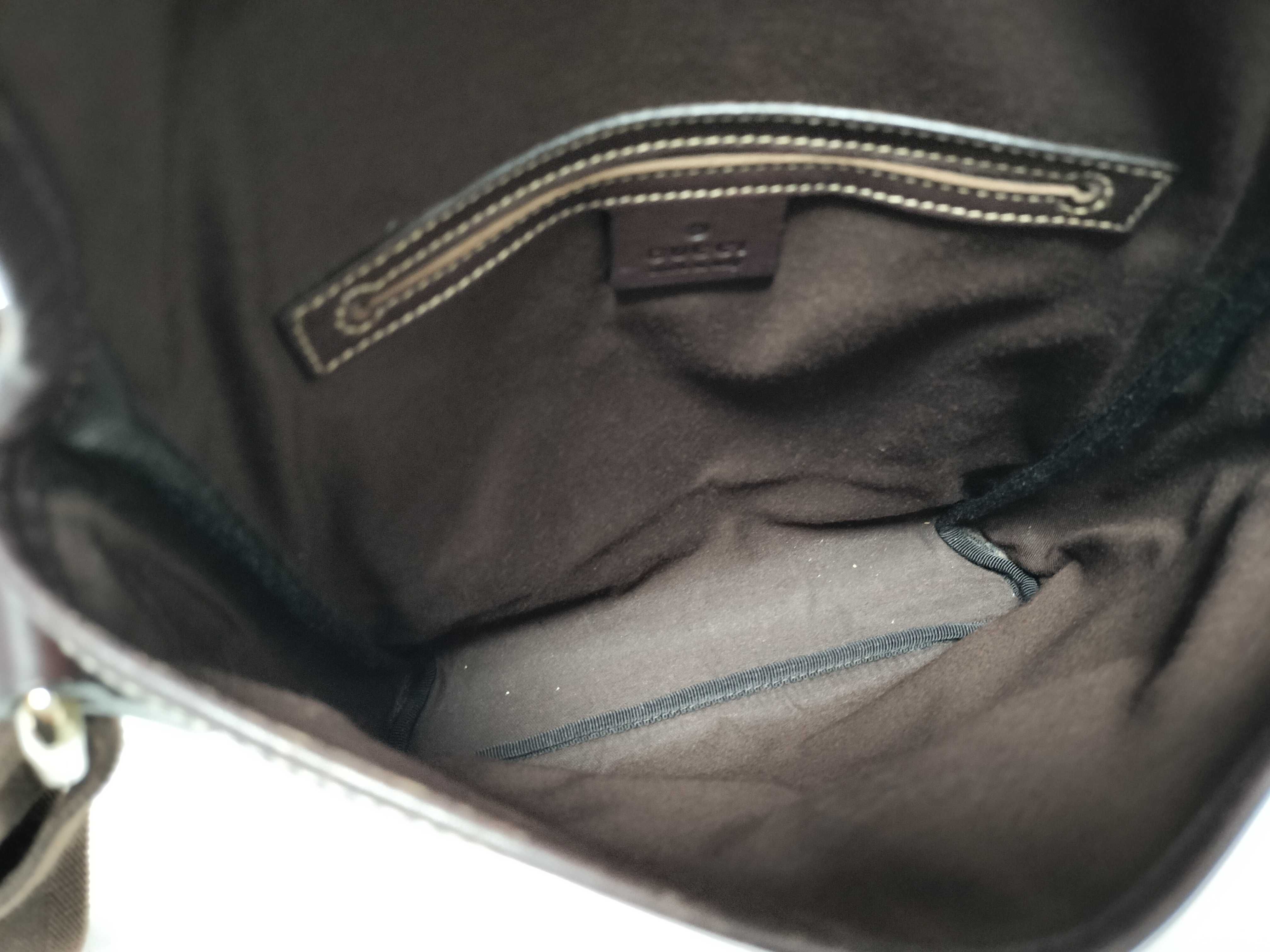 GG Supreme Shoulder Bag — view 10