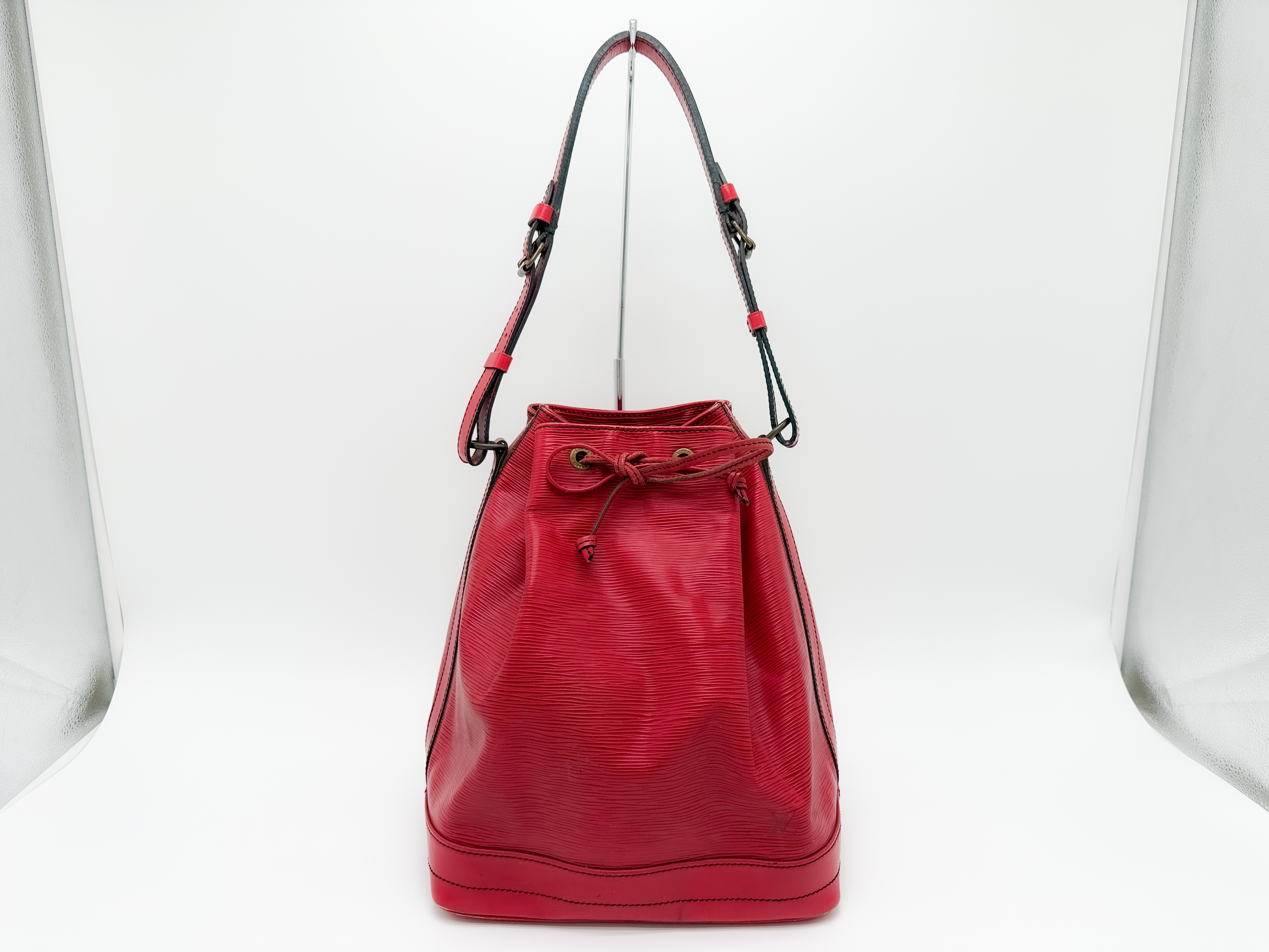 Epi M44007 Noé Castilian Red 9004A2 Shoulder Bag