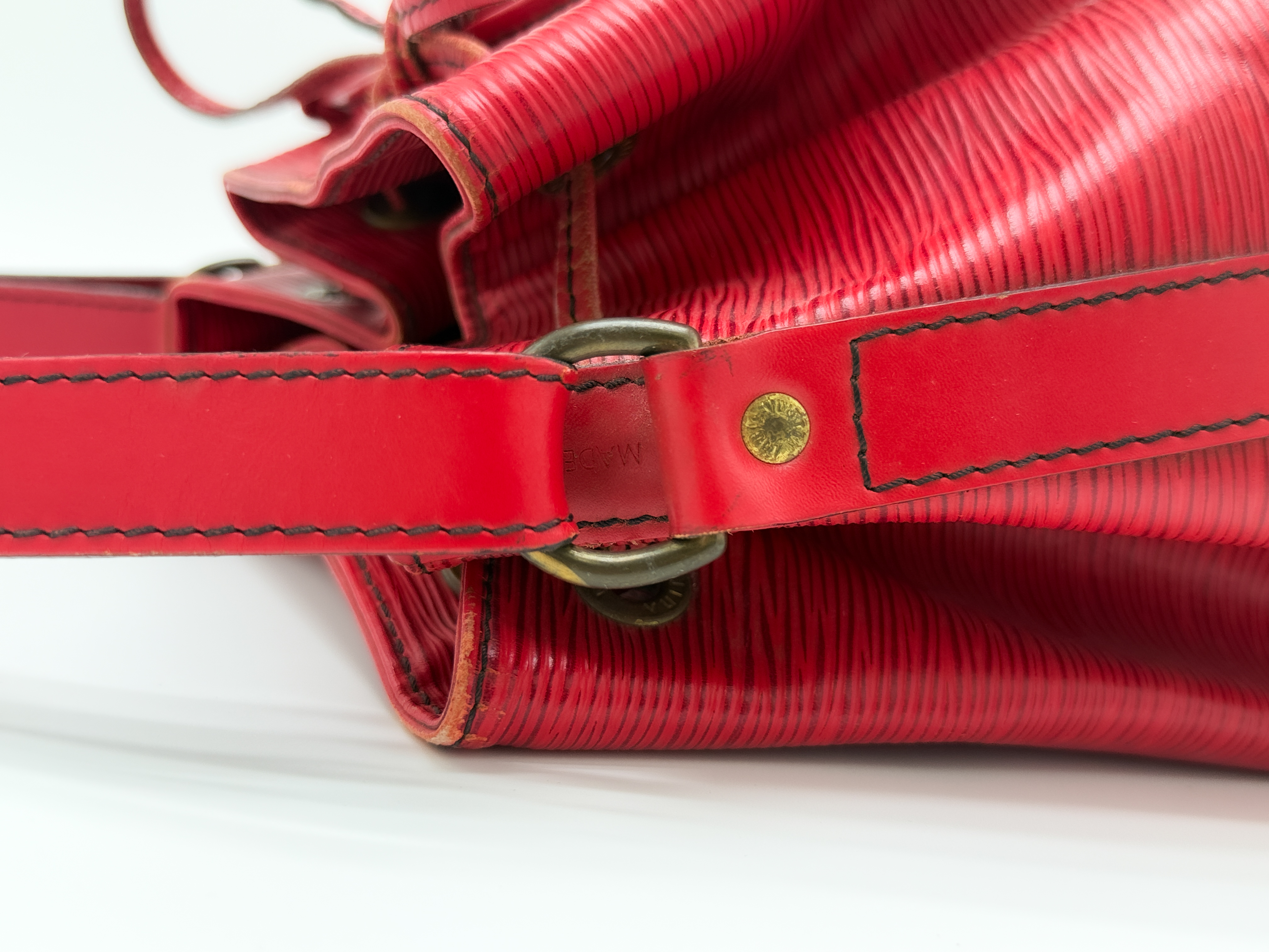 Epi M44007 Noé Castilian Red 9004A2 Shoulder Bag — view 4
