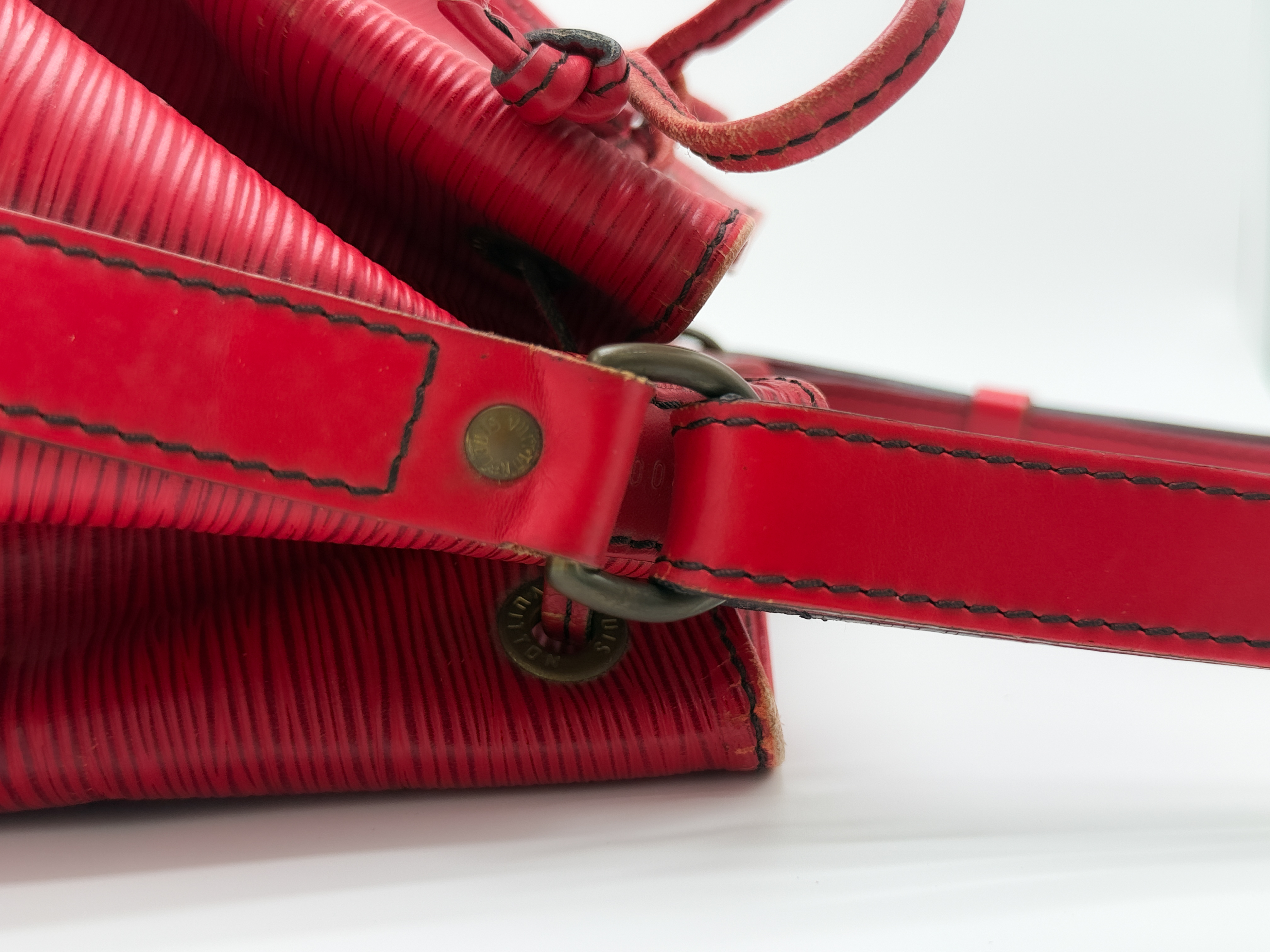 Epi M44007 Noé Castilian Red 9004A2 Shoulder Bag — view 5