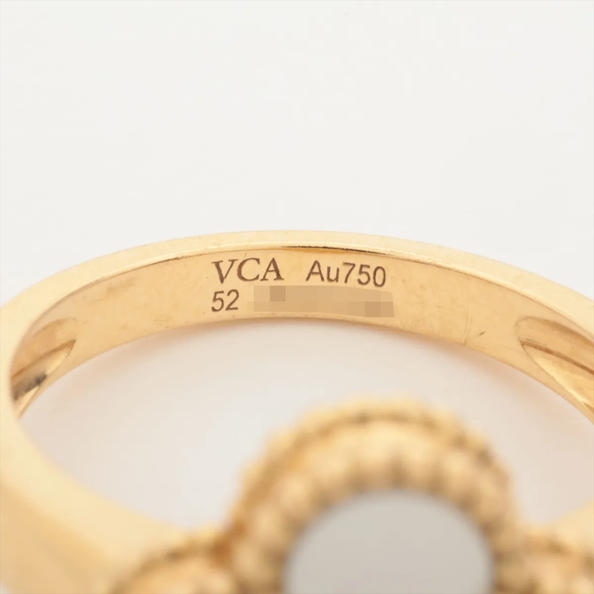 Vintage Alhambra Shell Diamond Ring, 750 (Yellow Gold), 6.9g, Size 52, JE340426. Features: — view 3