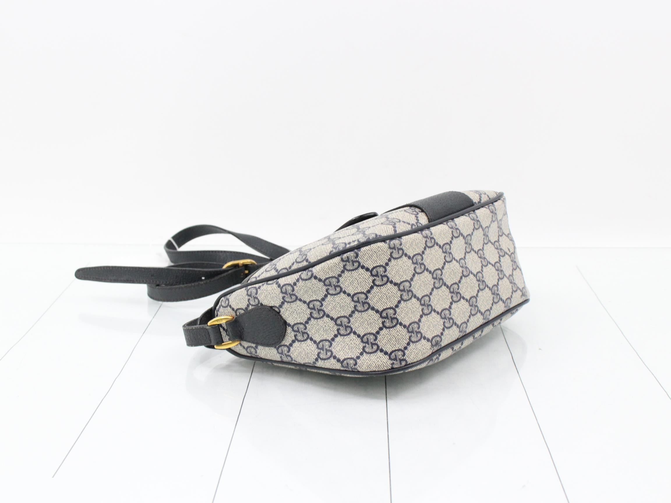 GG Supreme Shoulder Bag — view 5