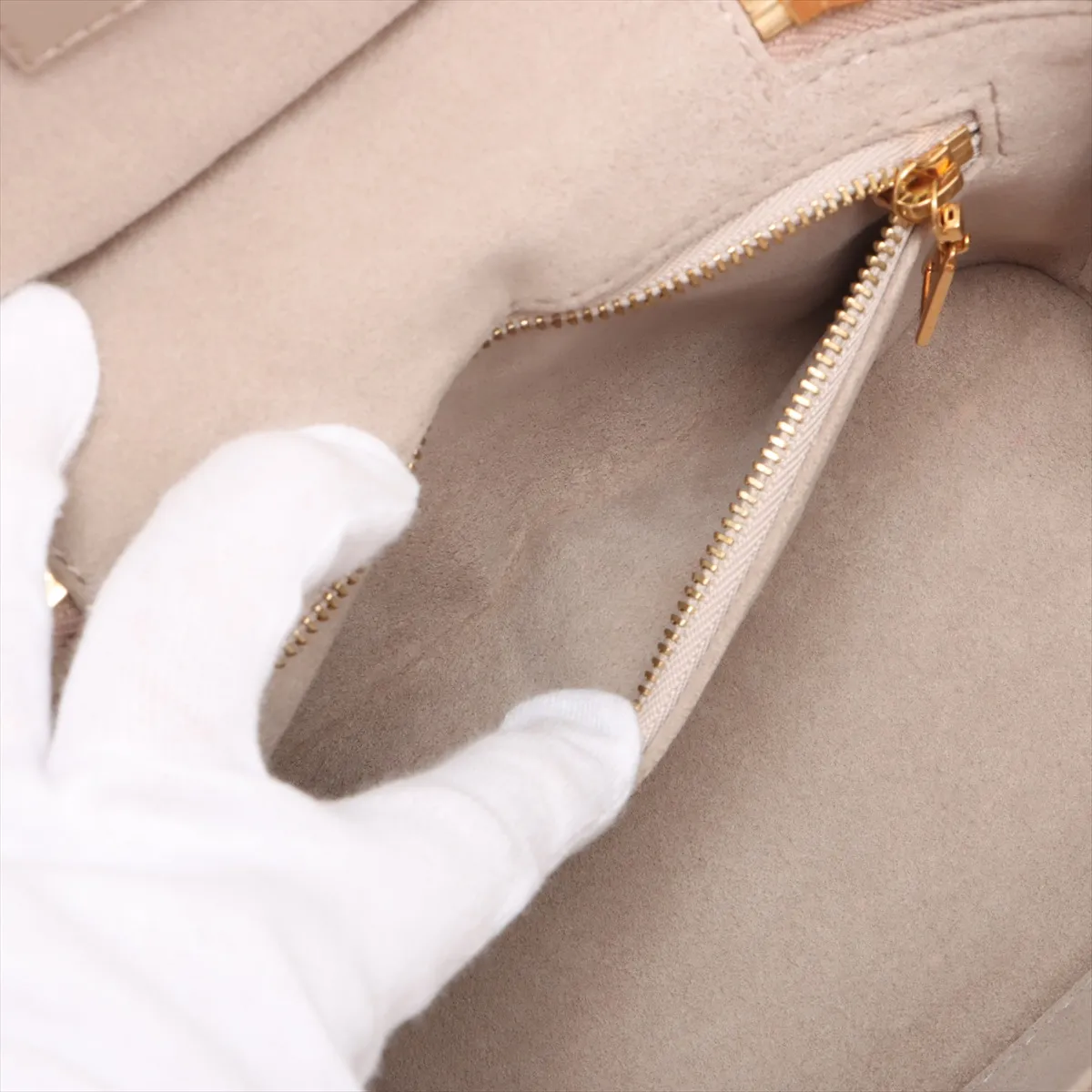 Monogram Empreinte Vanity PM M45608 Beige RFID response — view 9