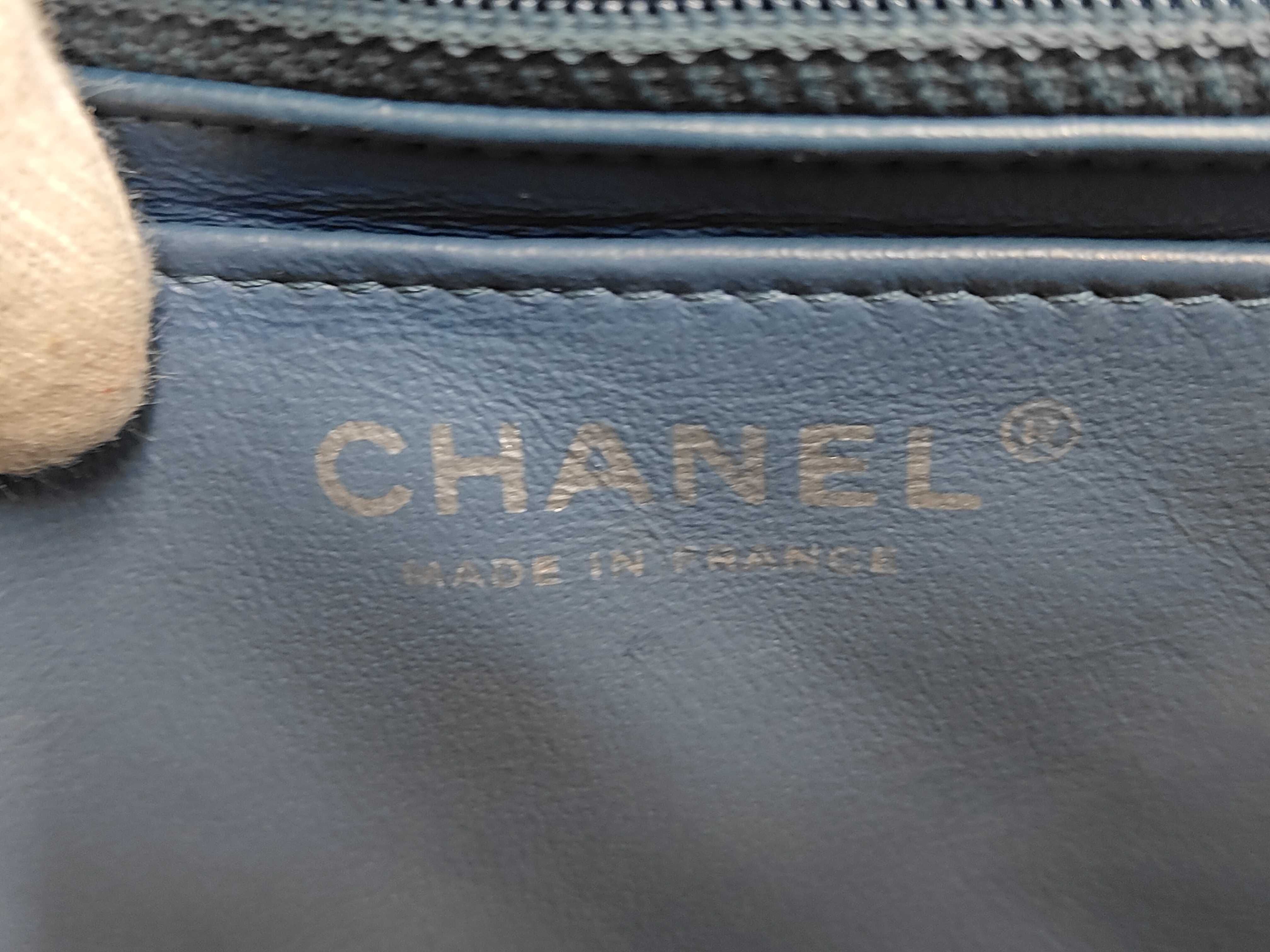 Matelassé 17 Lambskin Silver Hardware Chain Shoulder Bag (Serial Number 17) Navy Shoulder Bag — view 7