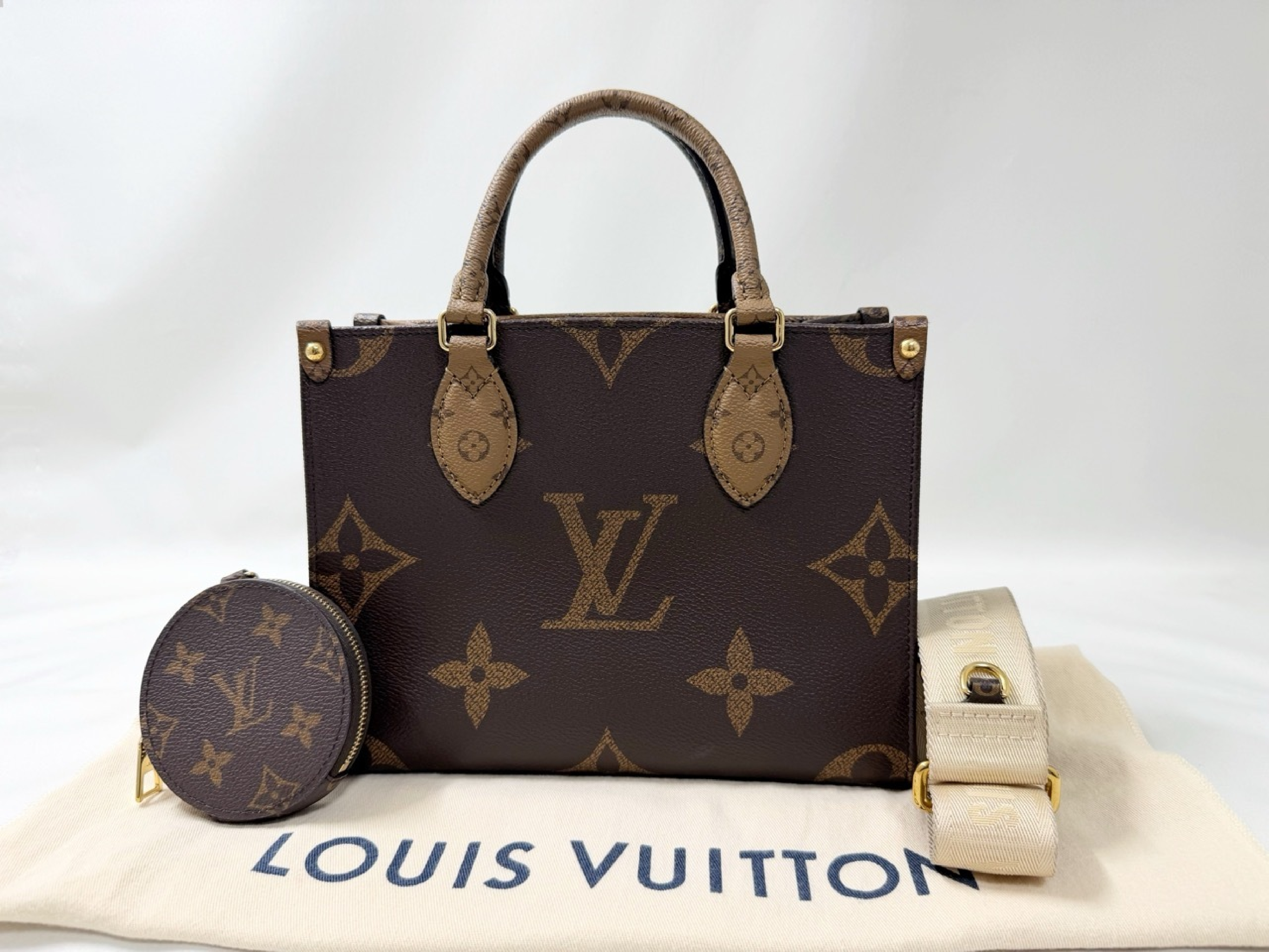 Monogram Giant Reverse On the Go PM M46373 RFID Handbag Shoulder Bag