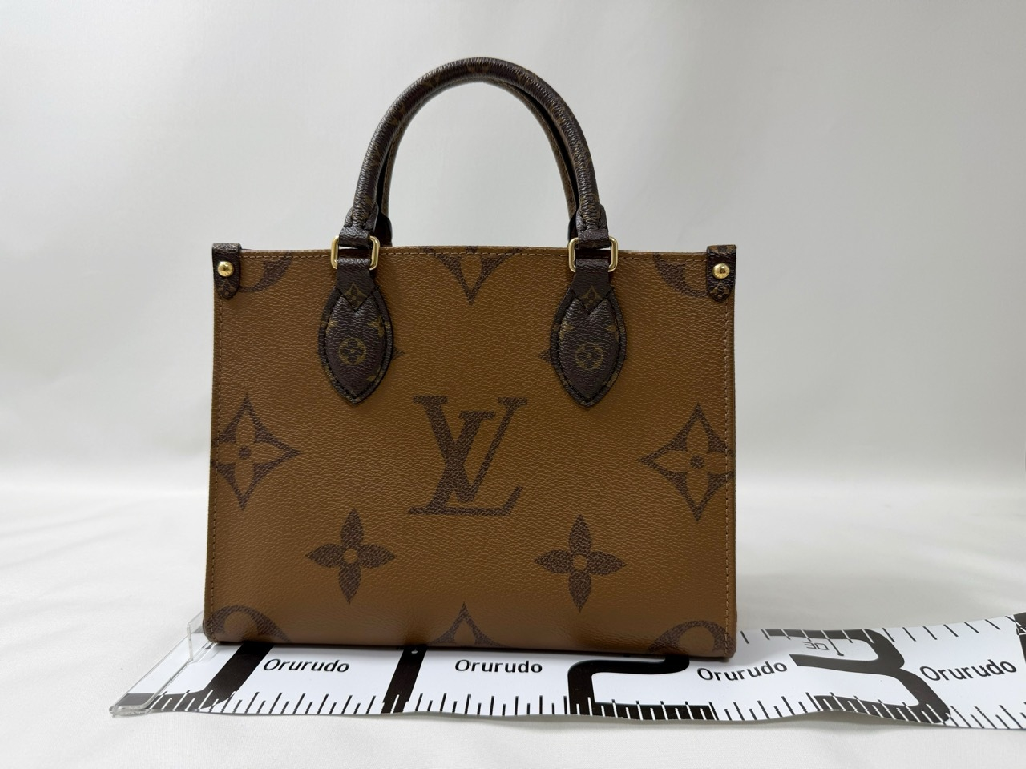 Monogram Giant Reverse On the Go PM M46373 RFID Handbag Shoulder Bag — view 2