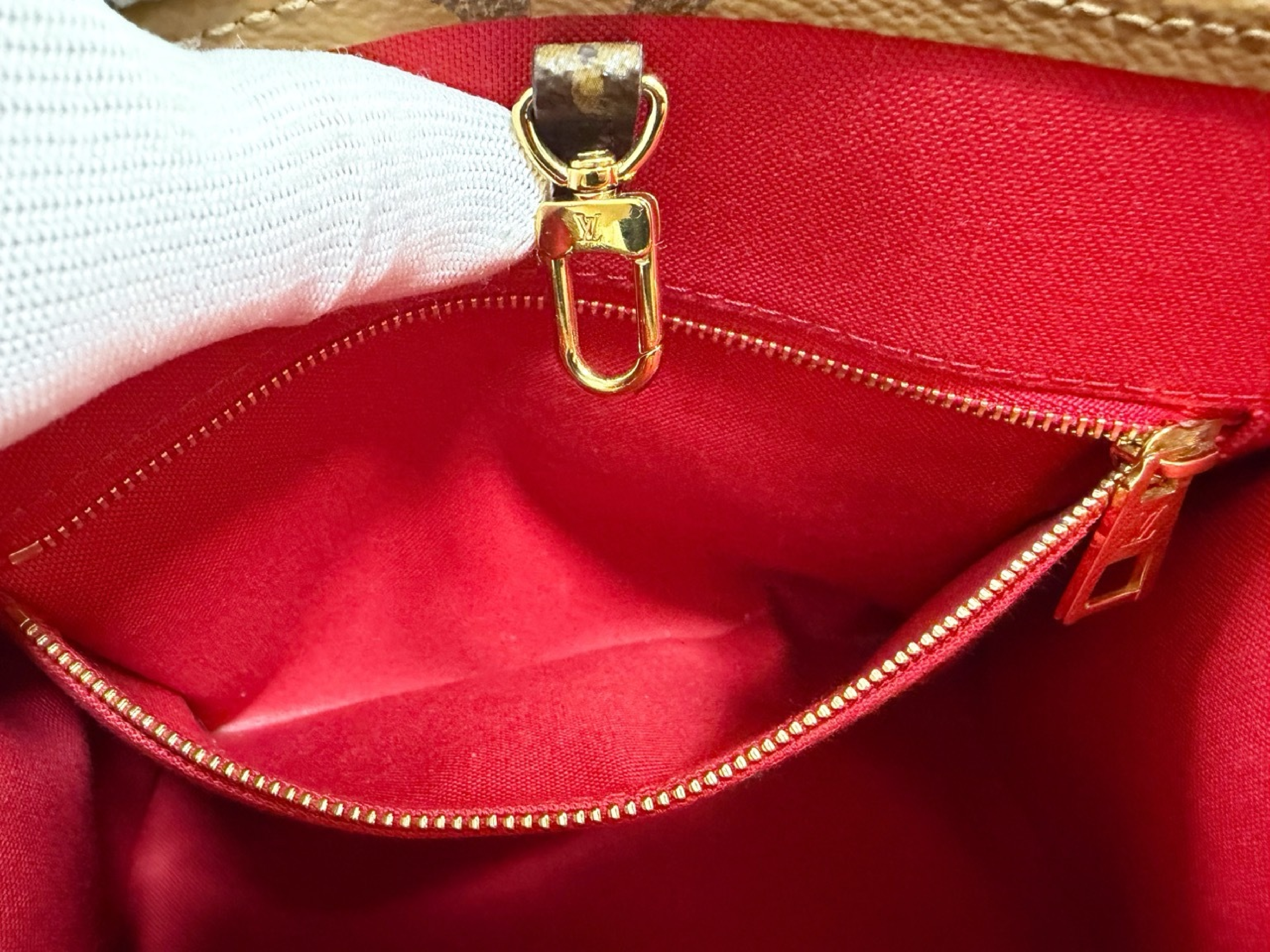 Monogram Giant Reverse On the Go PM M46373 RFID Handbag Shoulder Bag — view 11