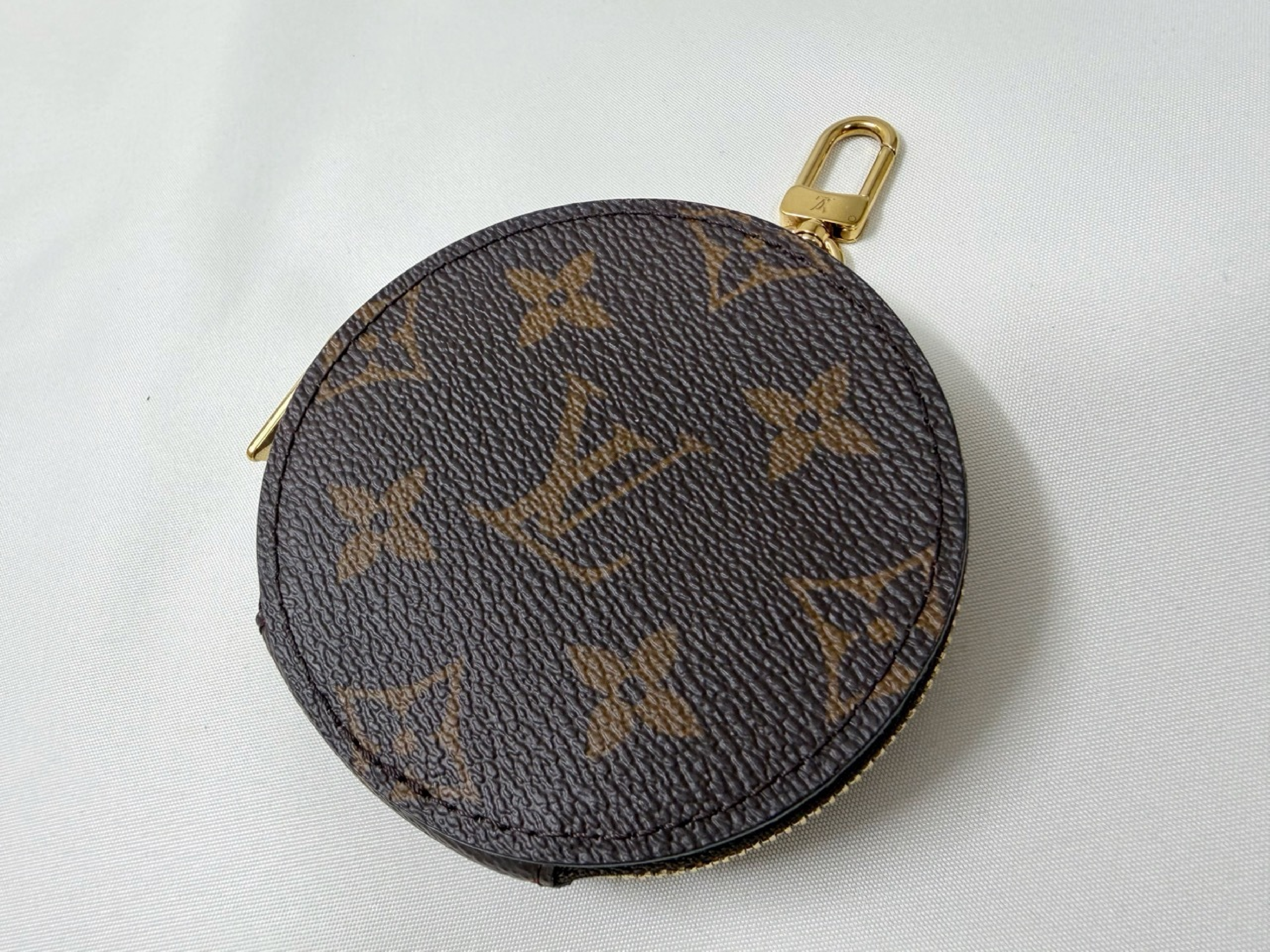 Monogram Giant Reverse On the Go PM M46373 RFID Handbag Shoulder Bag — view 12
