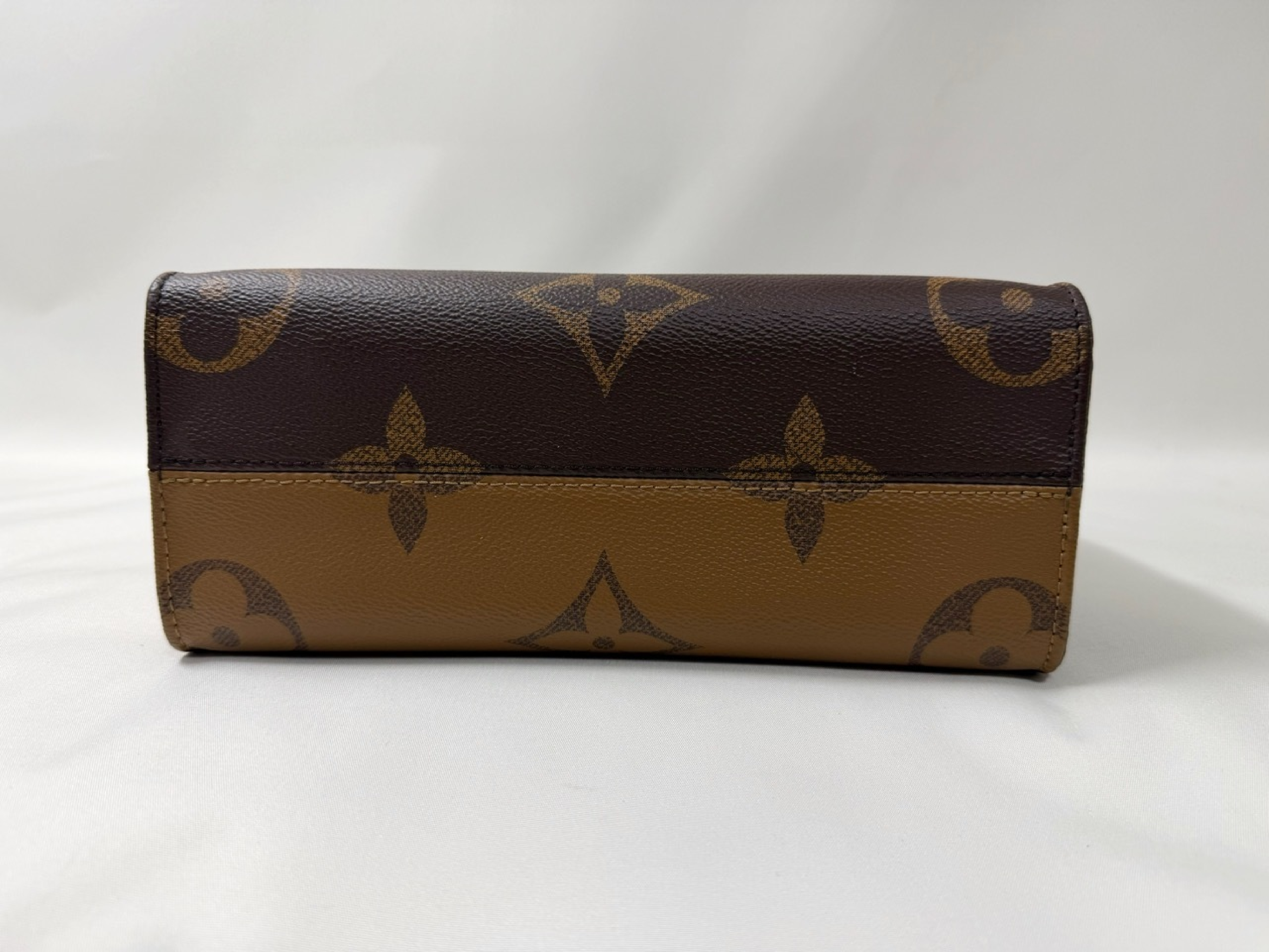 Monogram Giant Reverse On the Go PM M46373 RFID Handbag Shoulder Bag — view 3