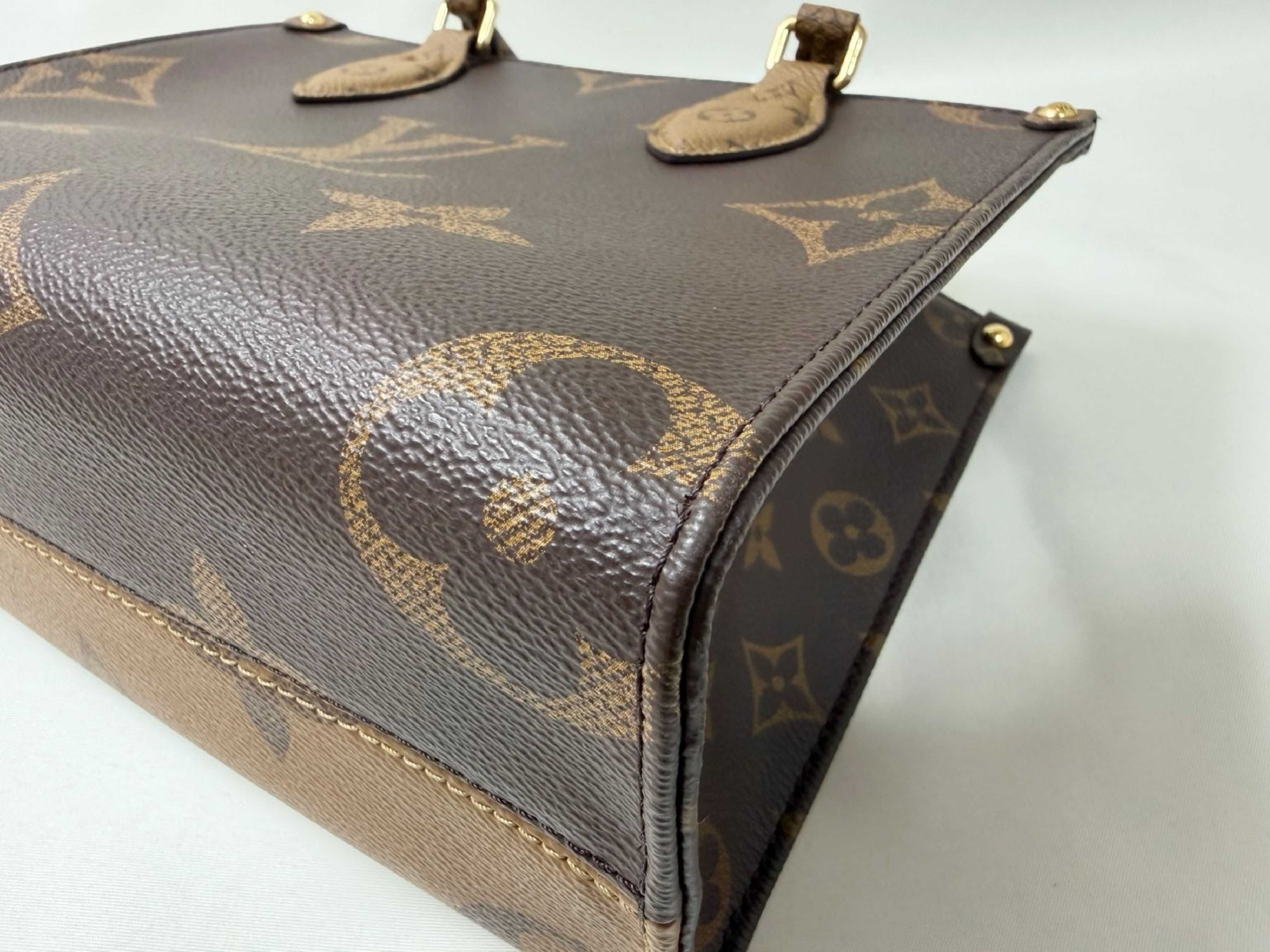 Monogram Giant Reverse On the Go PM M46373 RFID Handbag Shoulder Bag — view 6