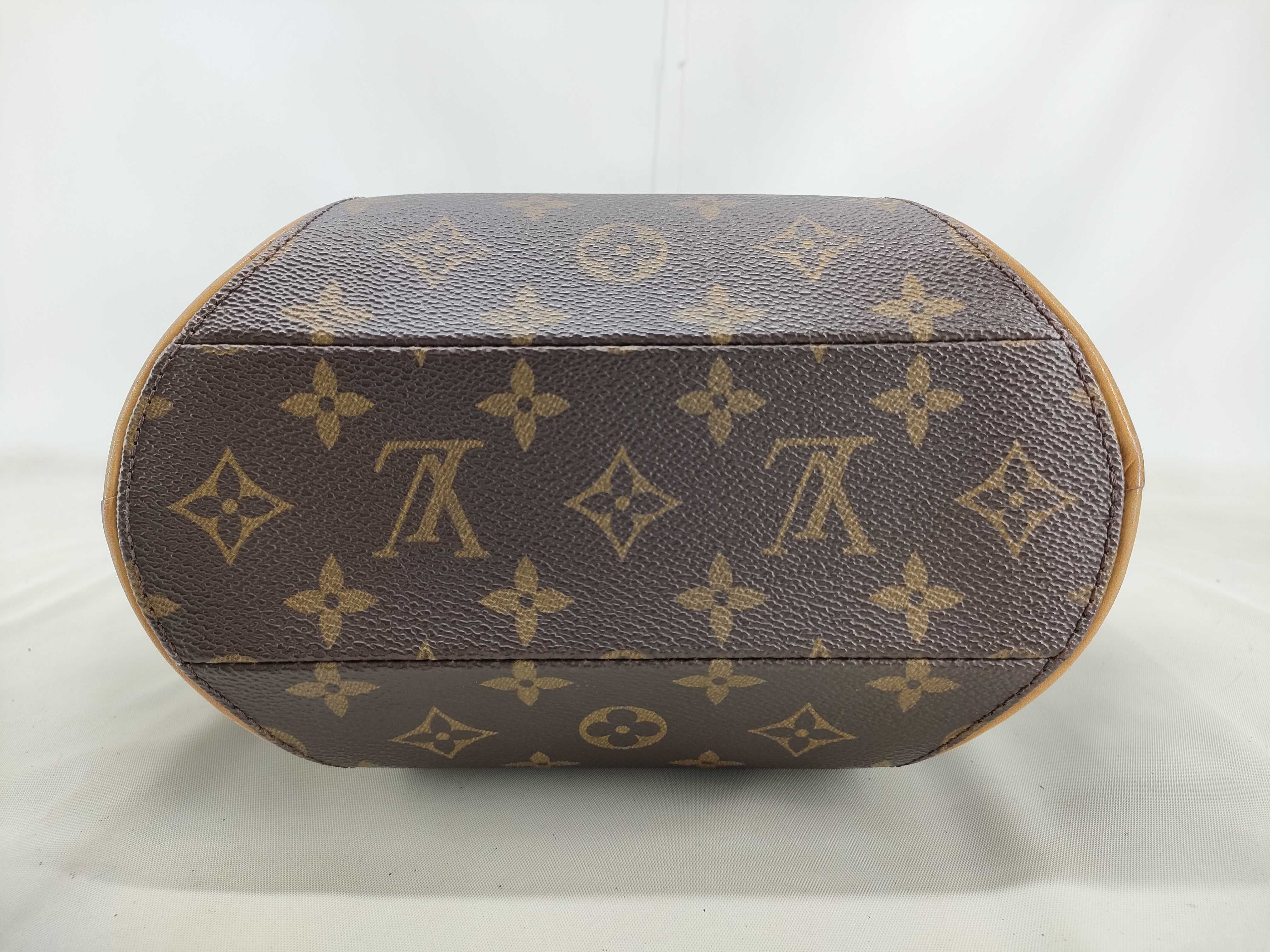 Monogram Ellipse PM / Monogram / M51126 / VI0987 Handbag — view 3