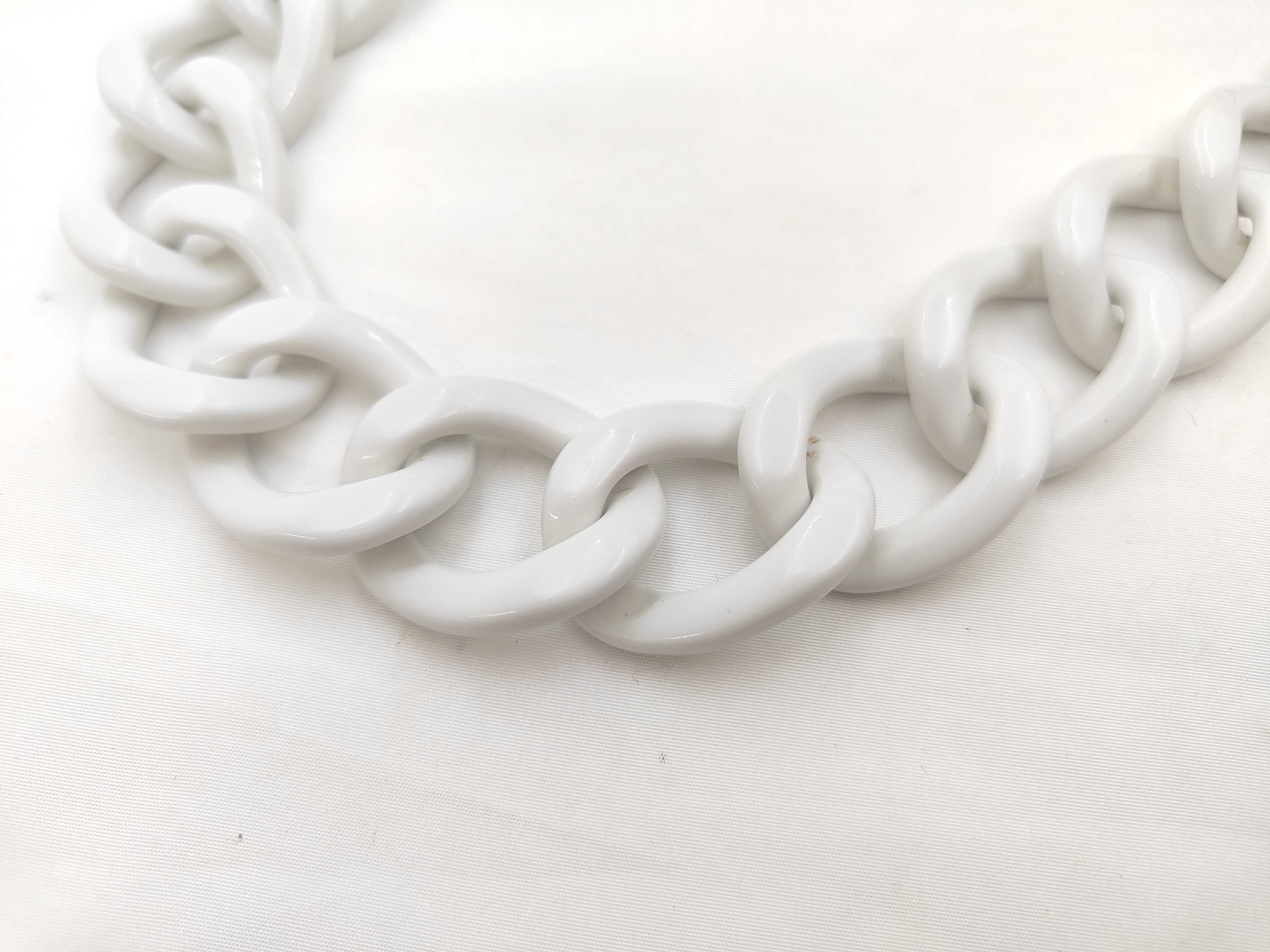 Matelasse Straw Plastic Chain Tote Bag White Seal No. 6 Tote Bag — view 4