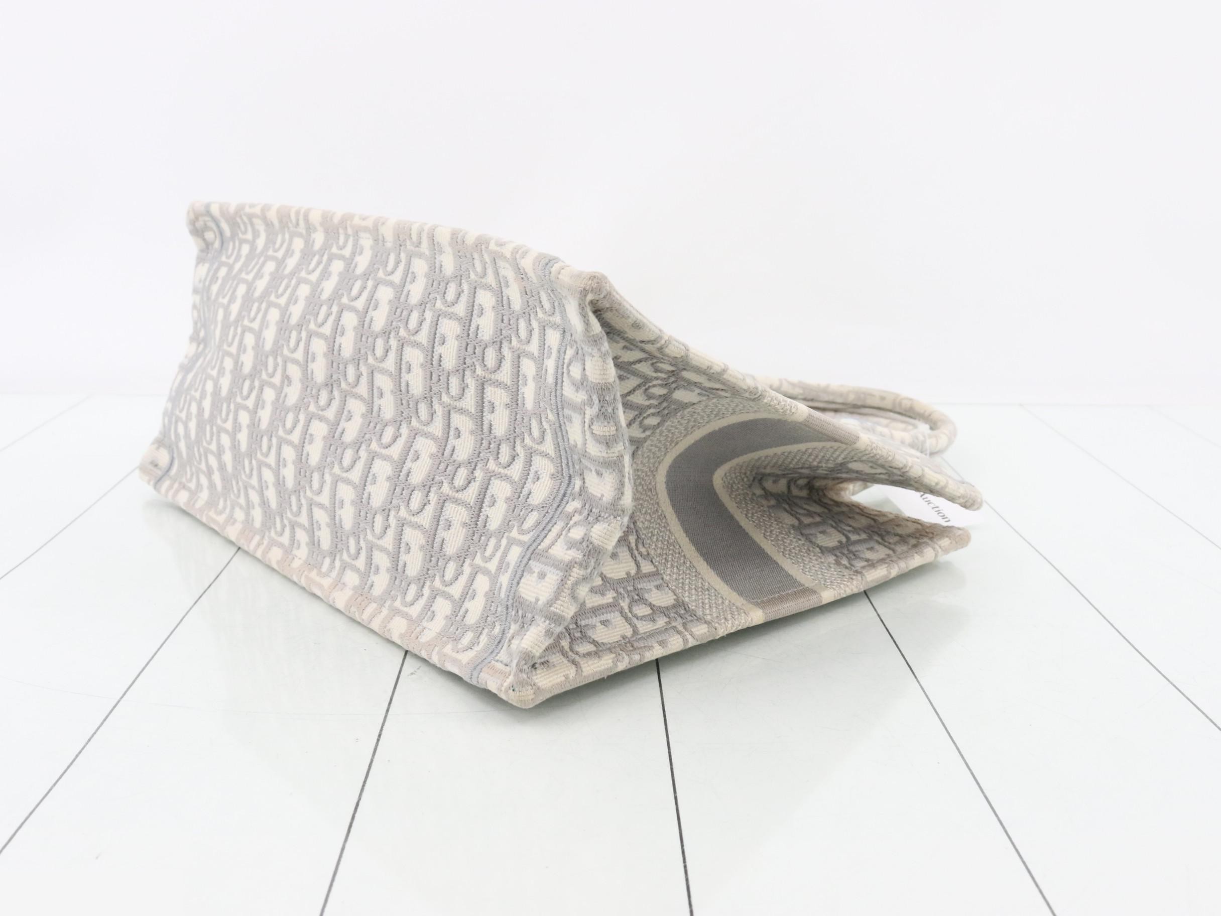 Book Tote, Oblique, Medium — view 6