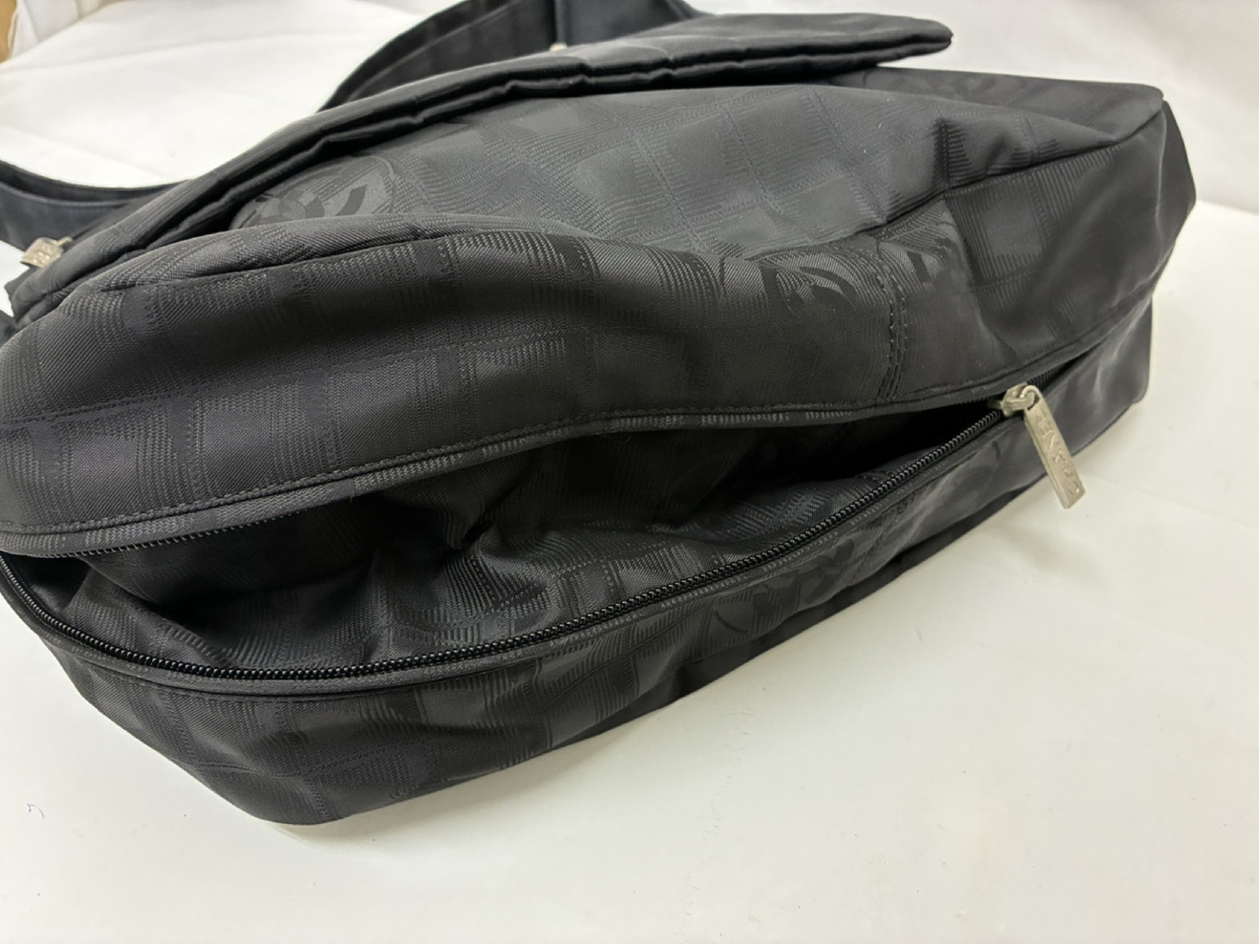 New Travel Line Messenger Bag Black Shoulder Bag — view 8