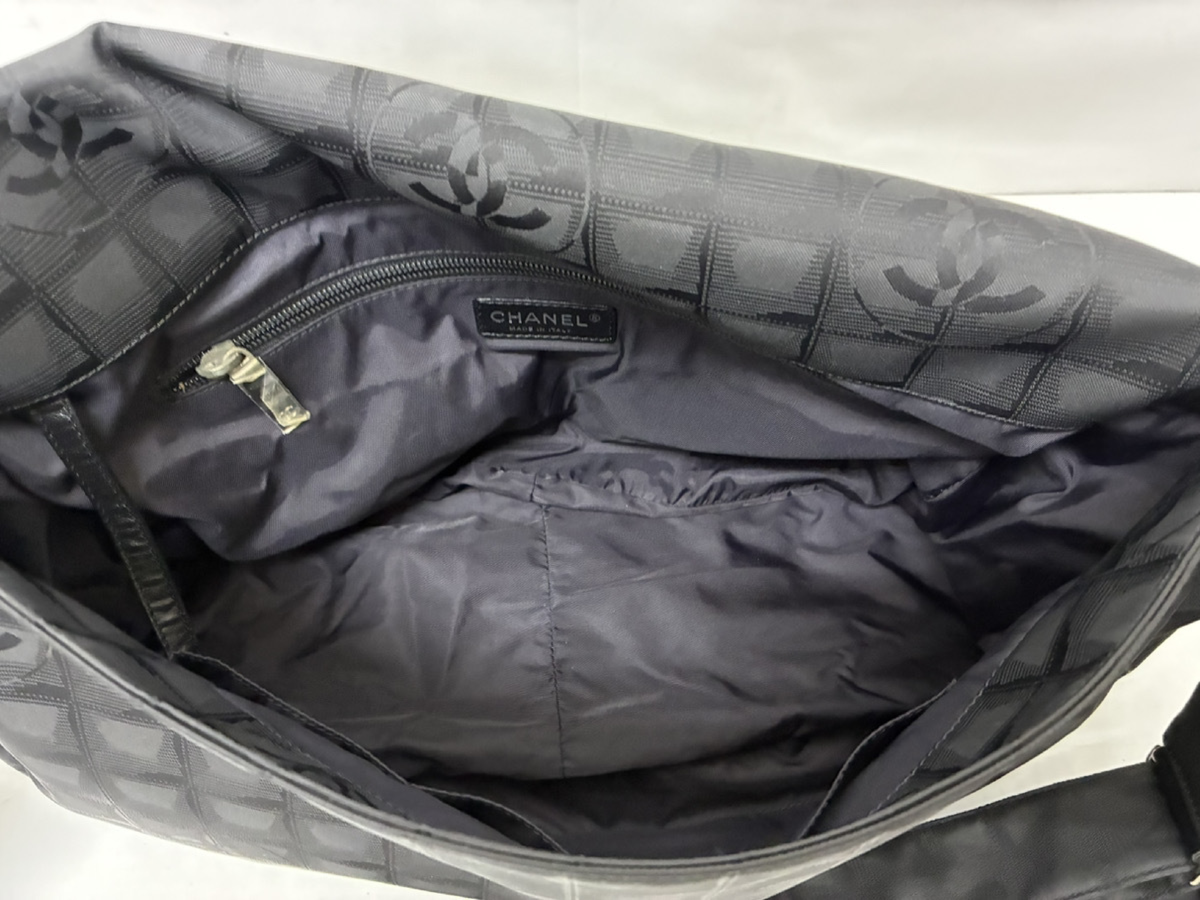 New Travel Line Messenger Bag Black Shoulder Bag — view 9