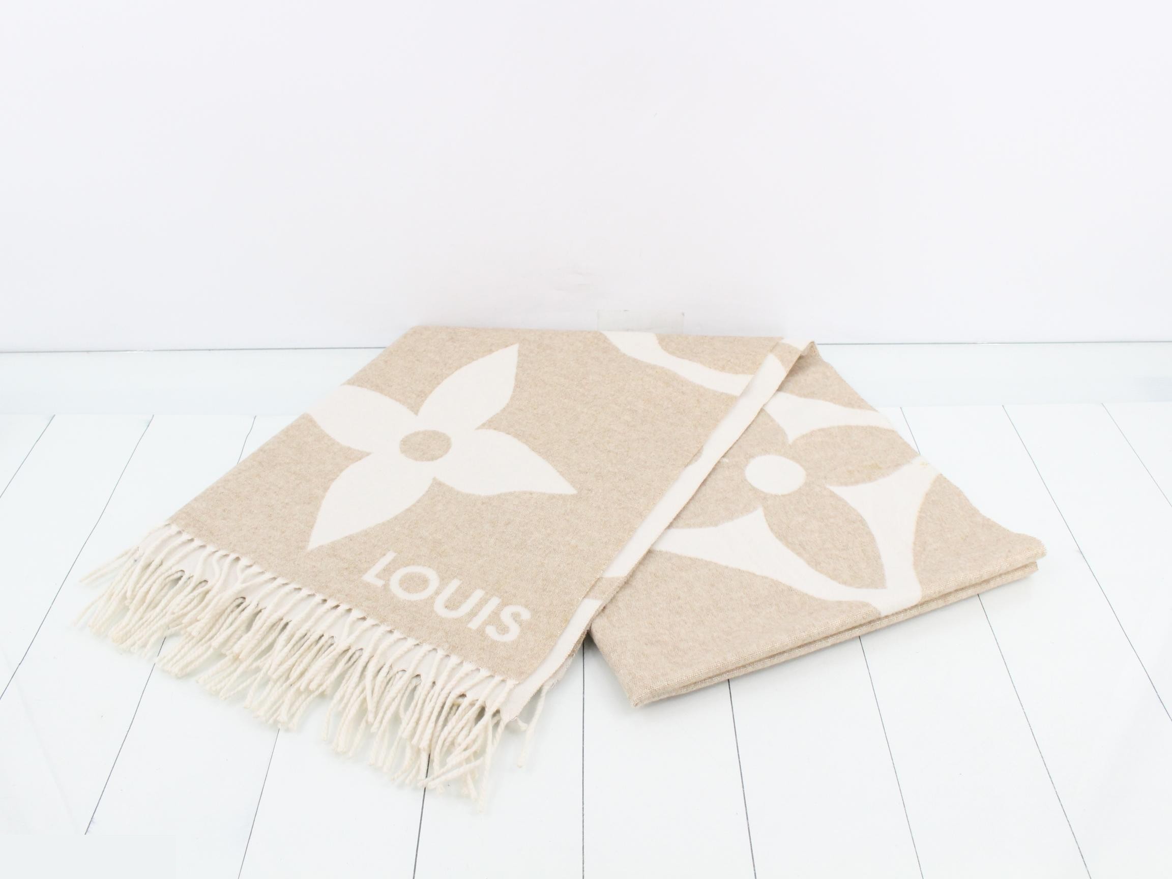 Monogram Giant Echarpe Ultimate Shine Silk Scarf — view 2