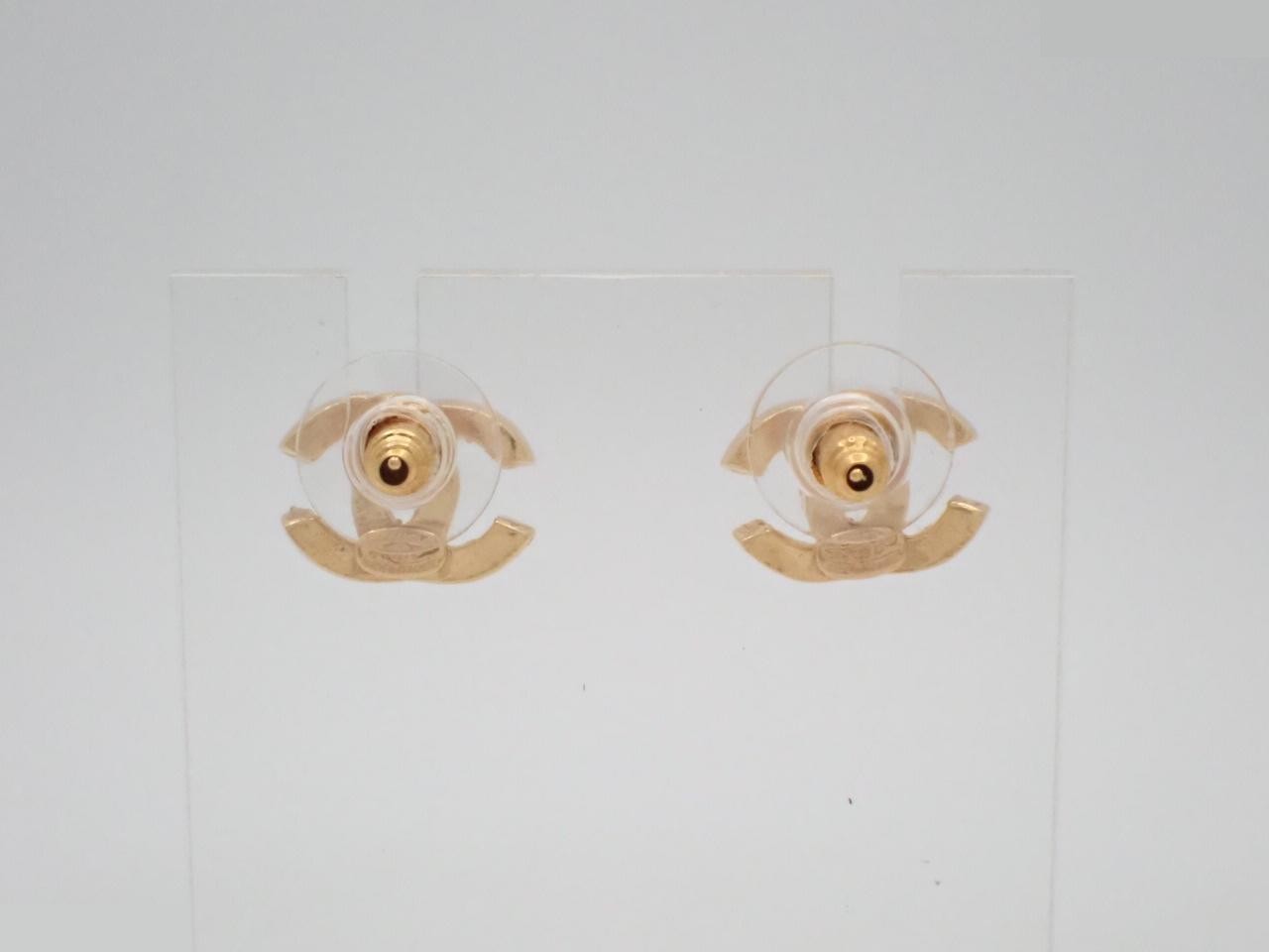 earrings, model 01P, Coco Mark design, rhinestones, gold, 1.3cm wide. — view 2