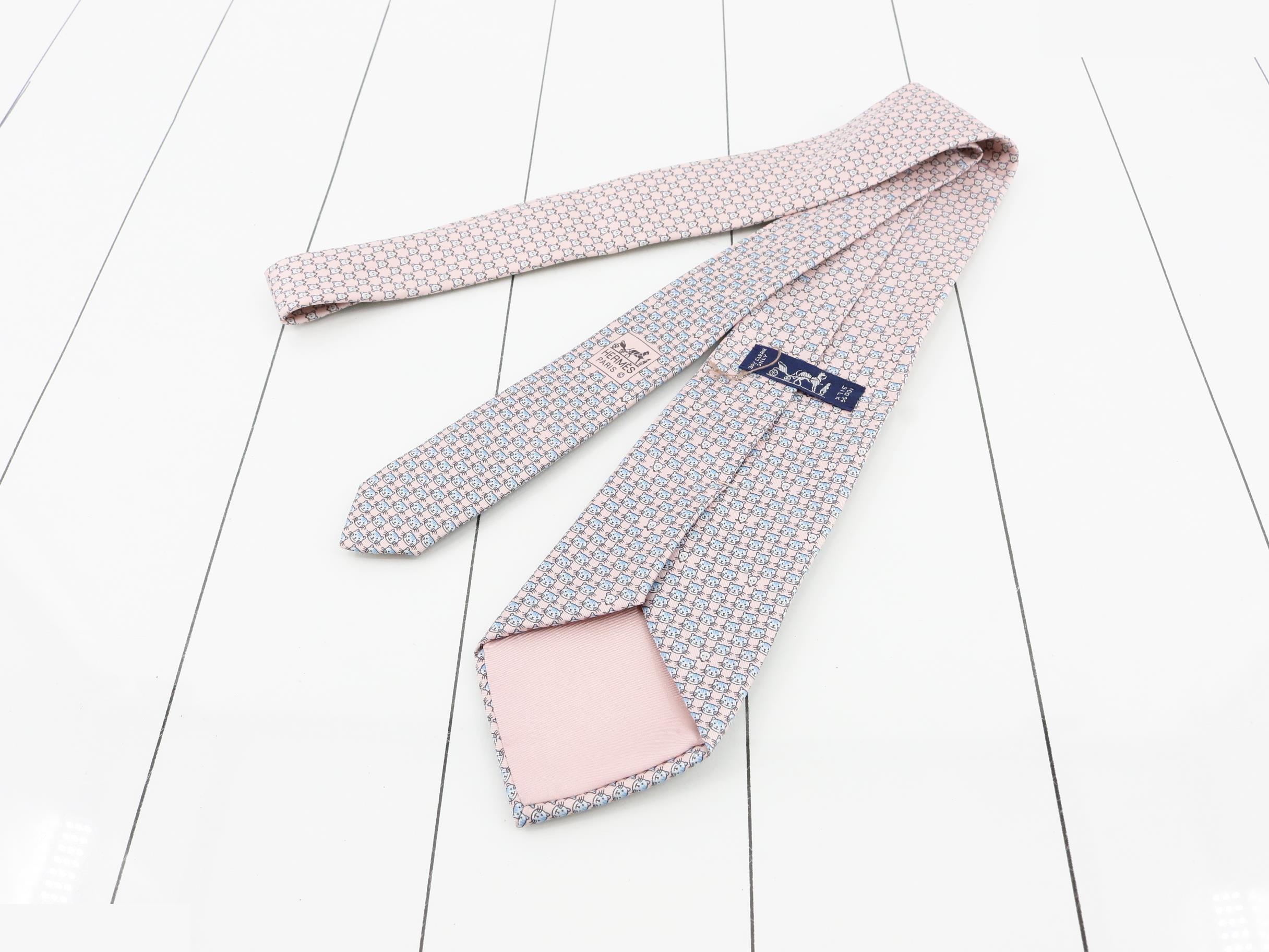 Silk necktie with tag. — view 2