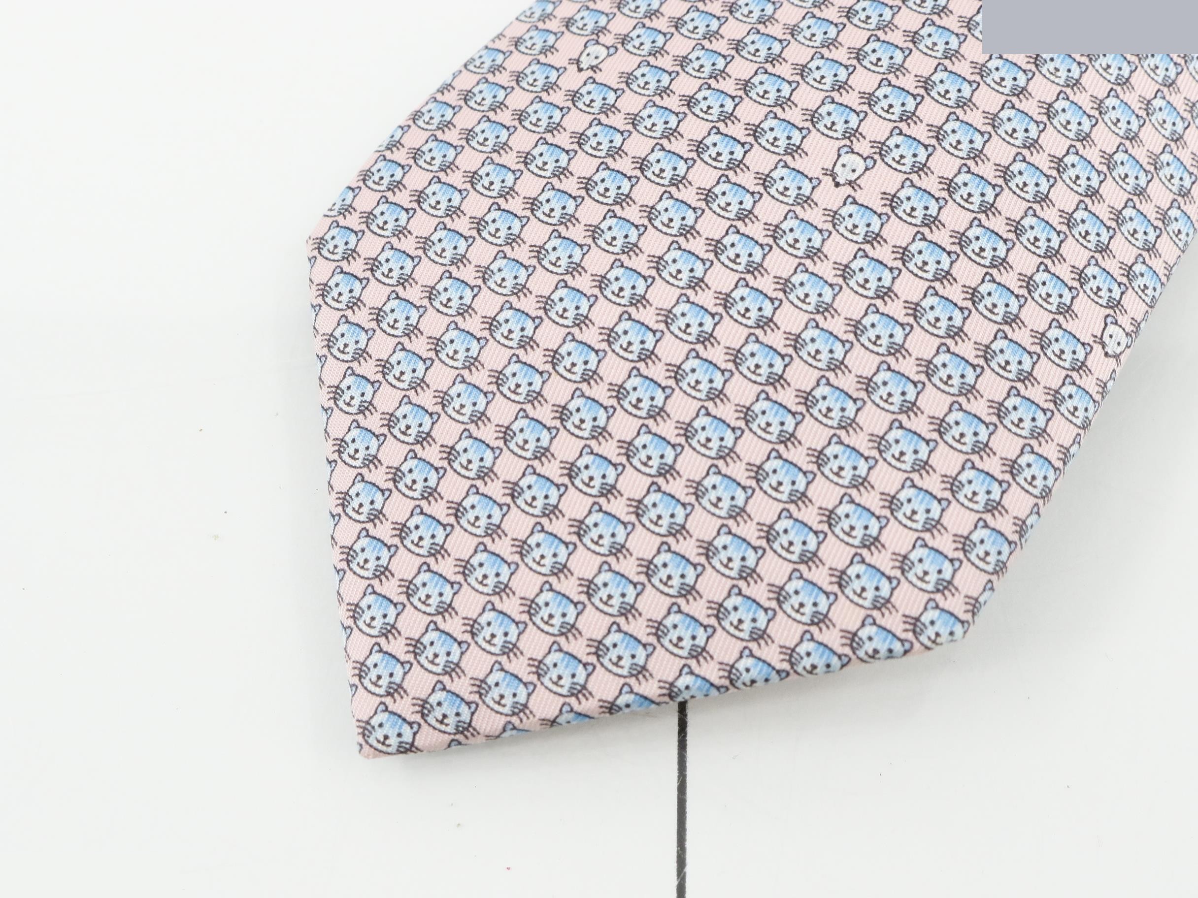 Silk necktie with tag. — view 3