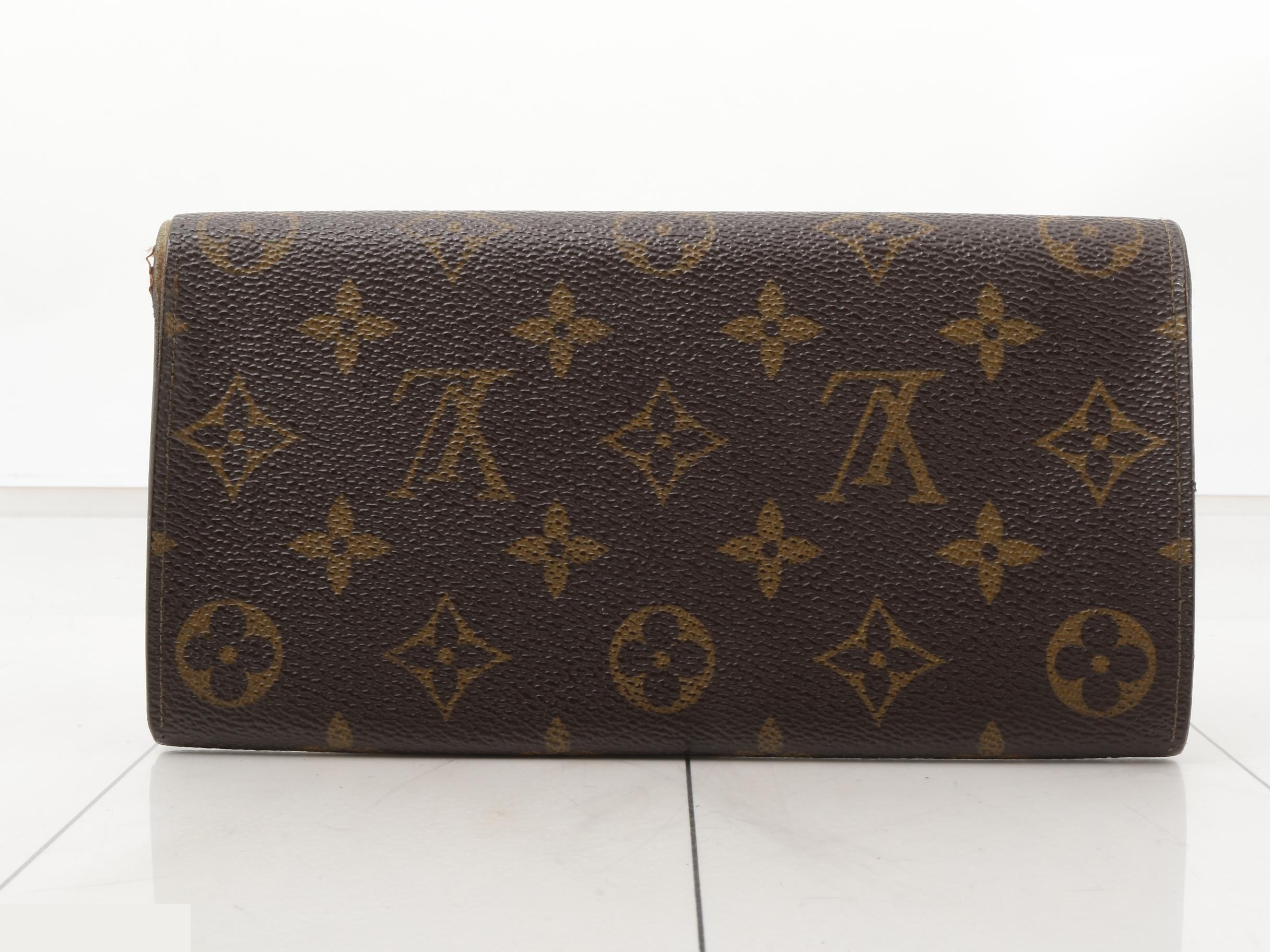 wallet — view 2