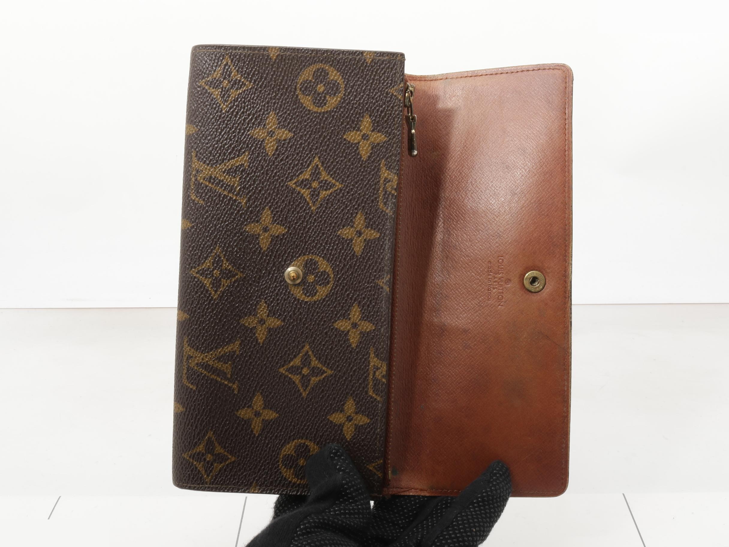 wallet — view 4