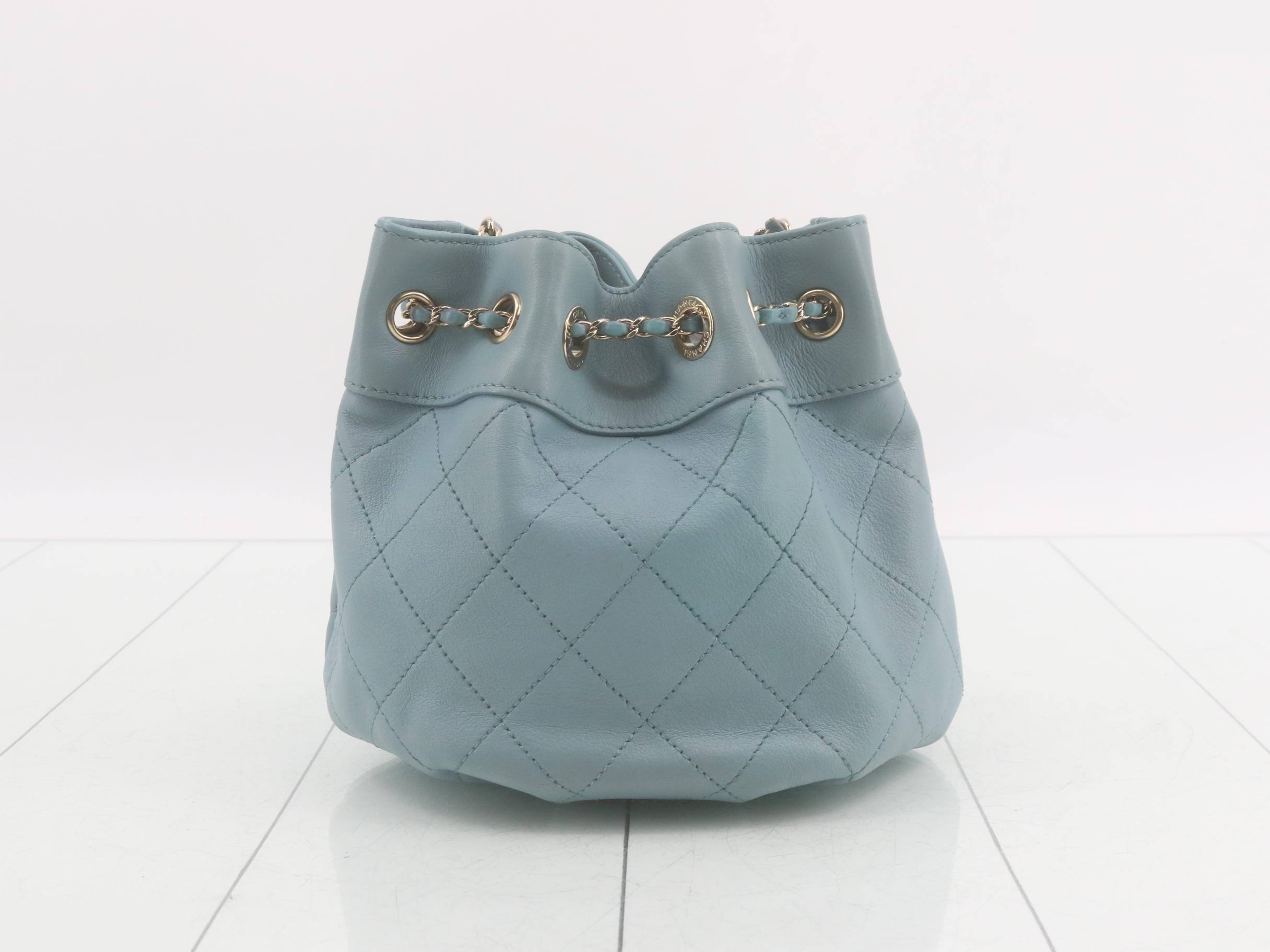 Leather drawstring chain shoulder bag, blue tones — view 2