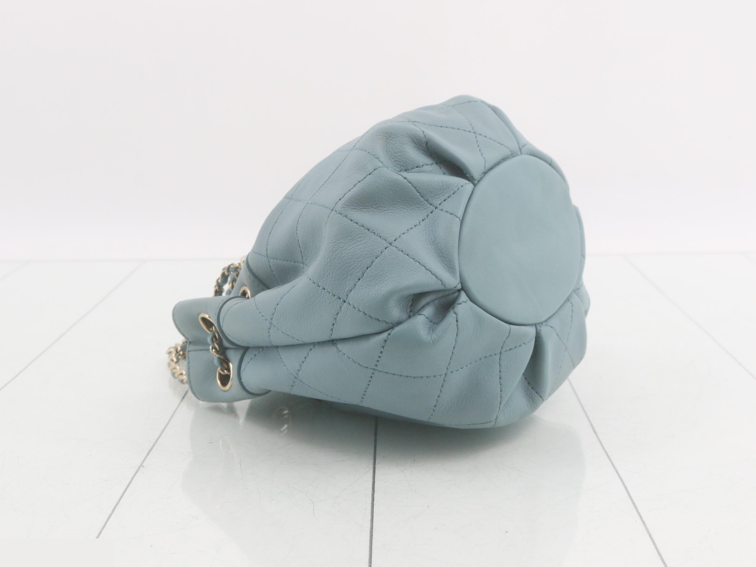 Leather drawstring chain shoulder bag, blue tones — view 5